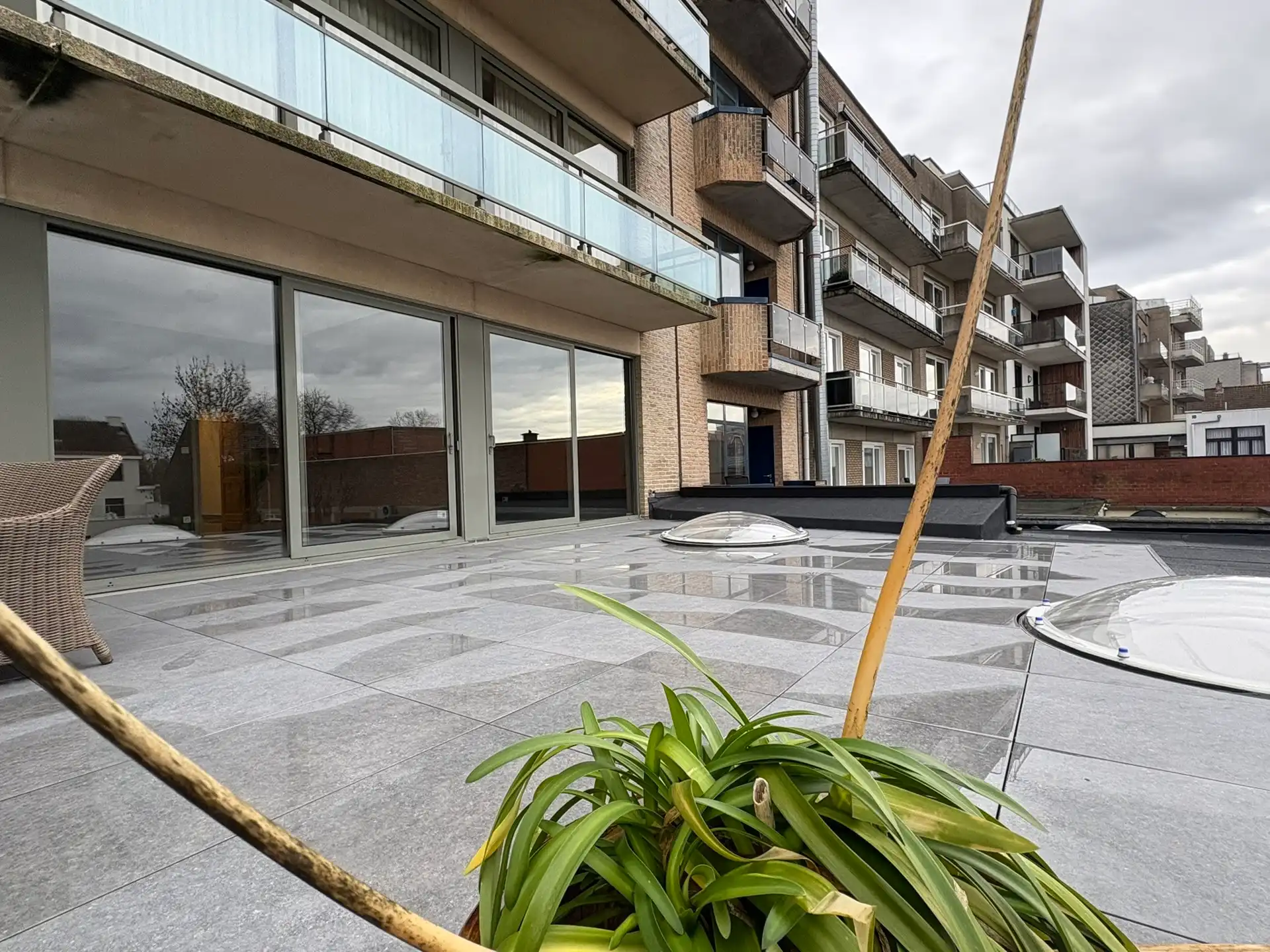 Ruim tweeslaapkamer appartement te huur in hartje Deinze foto 8