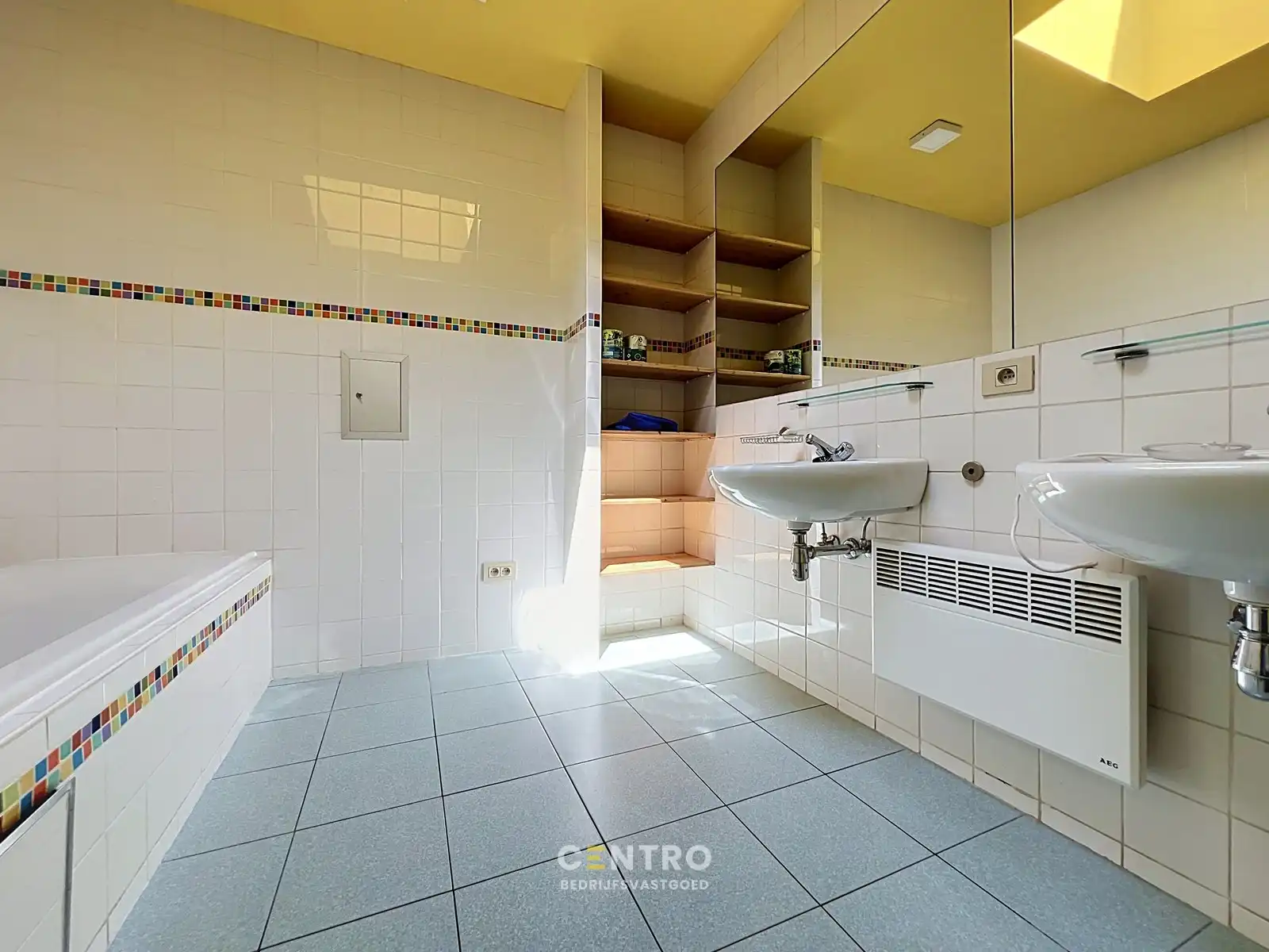 Magazijn met woning in Oostnieuwkerke mét uitbreidingsmogelijkheden - Ideaal voor combinatie wonen en werken. foto 38