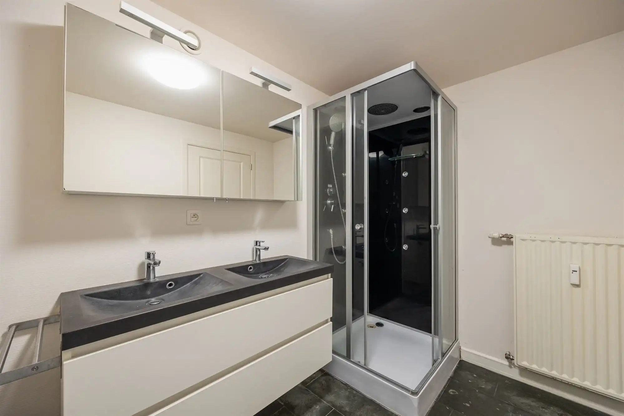 Recent gerenoveerd appartement met 3 slpkms foto 15