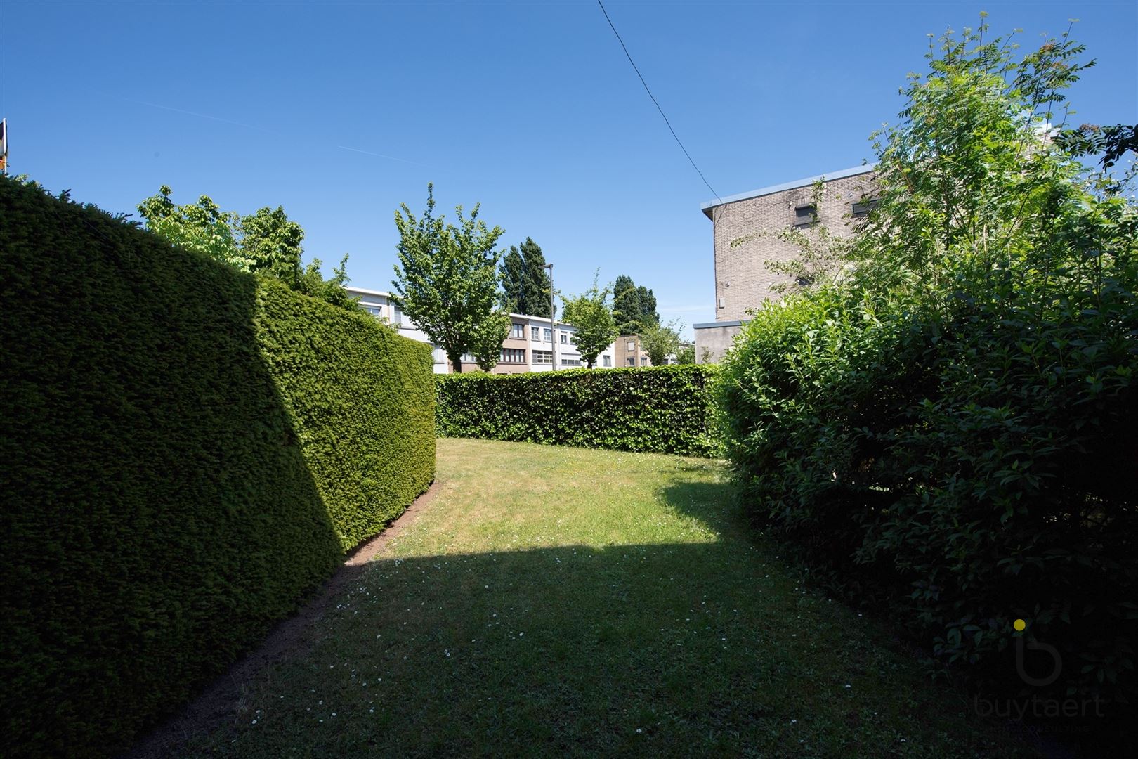Instapklare éénsgezinswoning met drie slpks en tuin! foto 45