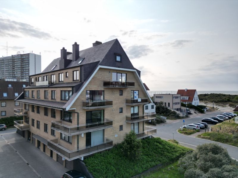 Gerenoveerd en lichtrijk appartement met schitterend open zicht over het Zonneplein! foto {{pictureIndex}}