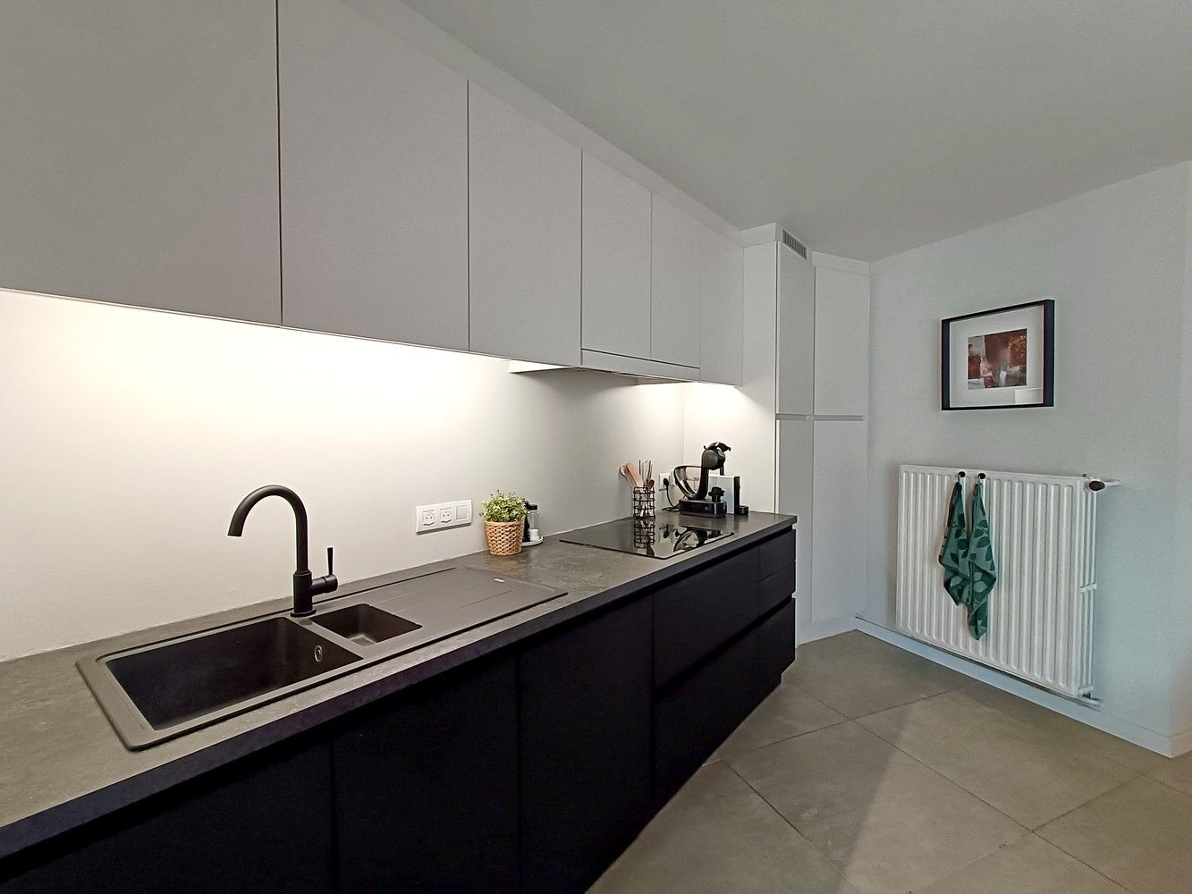 Vooraan Assebroek, vlakbij het Station TOTAAL RECENT GERENOVEERD RUIM ENERGIEZUINIG BURGERSHUIS met 5 SLAAPKAMERS en ZUID-gerichte TUIN foto 7