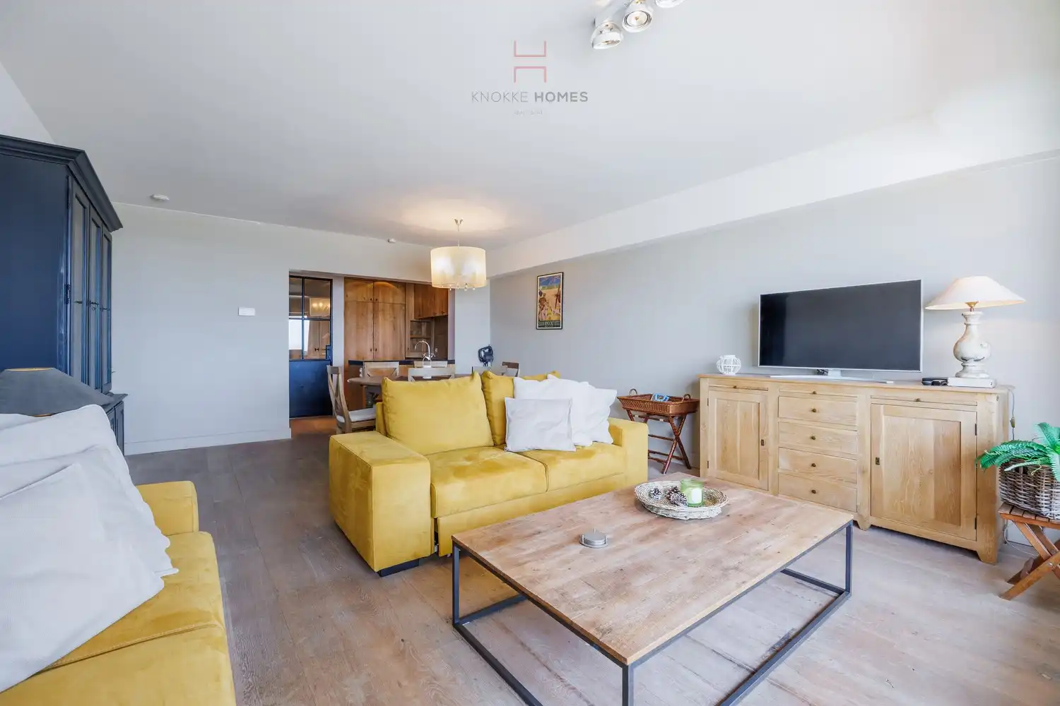Ruim twee- slaapkamerappartement met frontaal zeezicht foto 3