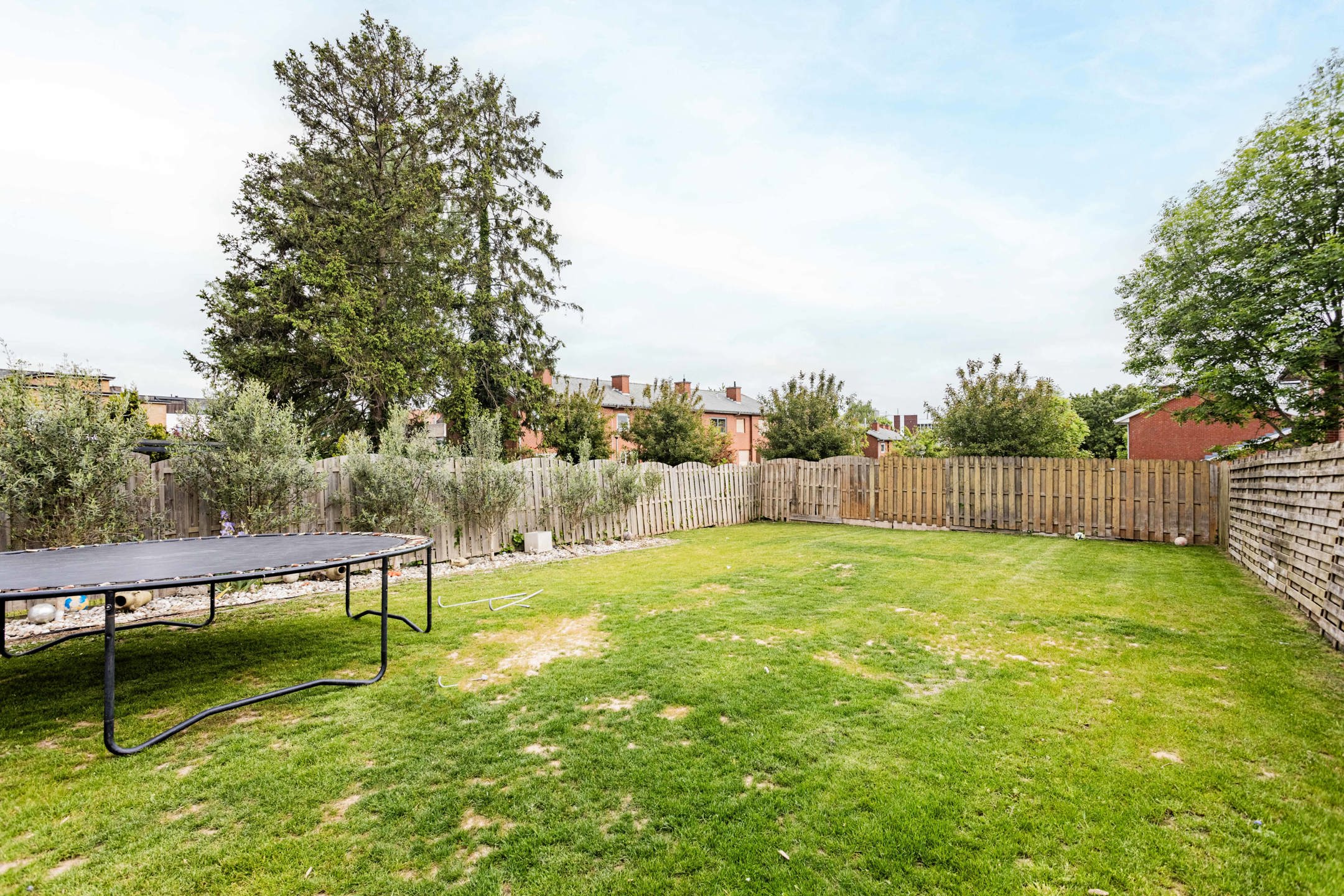 Instapklare halfopen bebouwing met tuin, oprit & garage! foto 16