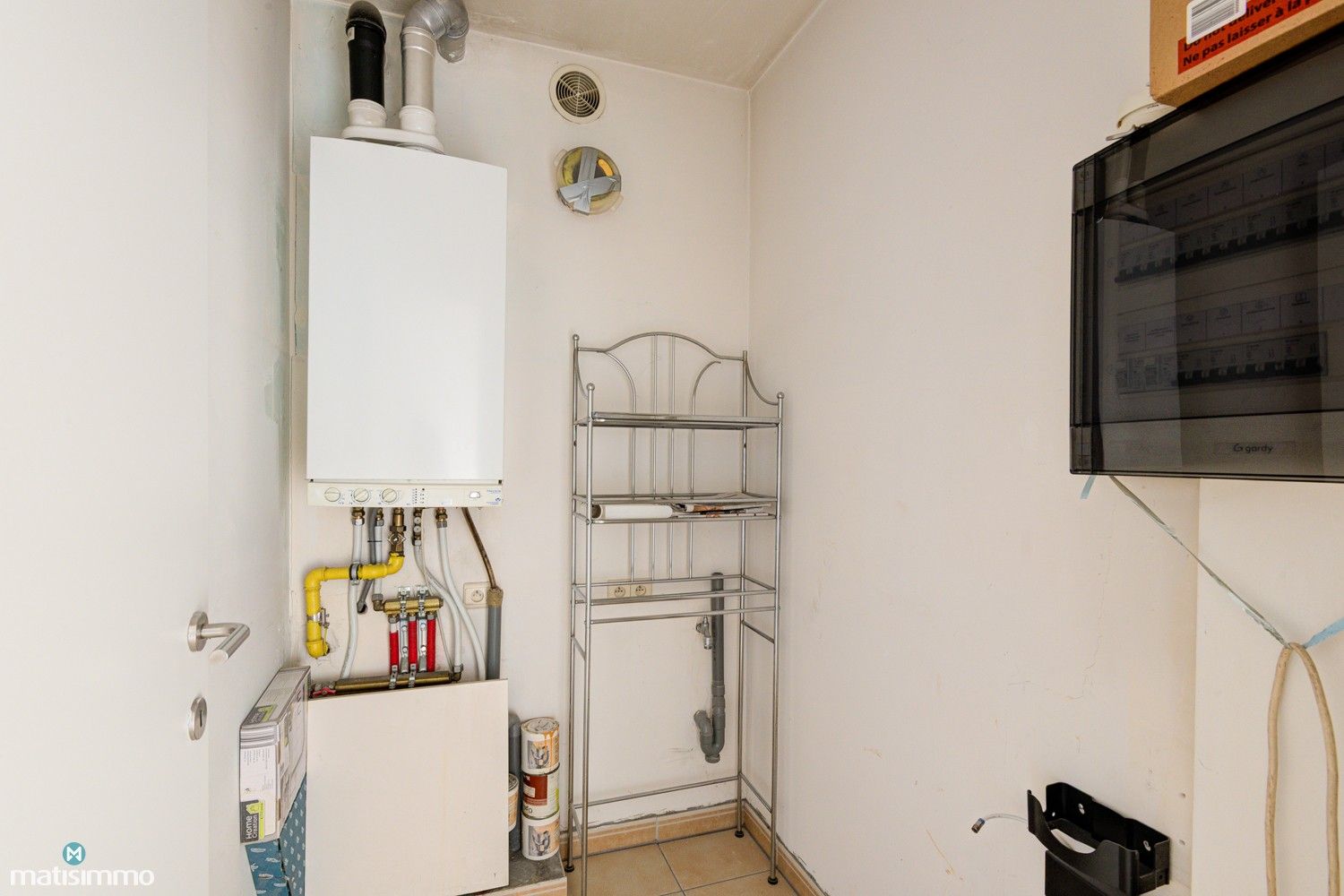 INSTAPKLAAR EN ENERGIEZUINIG APPARTEMENT MET PARKEERPLAATS AAN DE RAND VAN CENTRUM TONGEREN foto 11