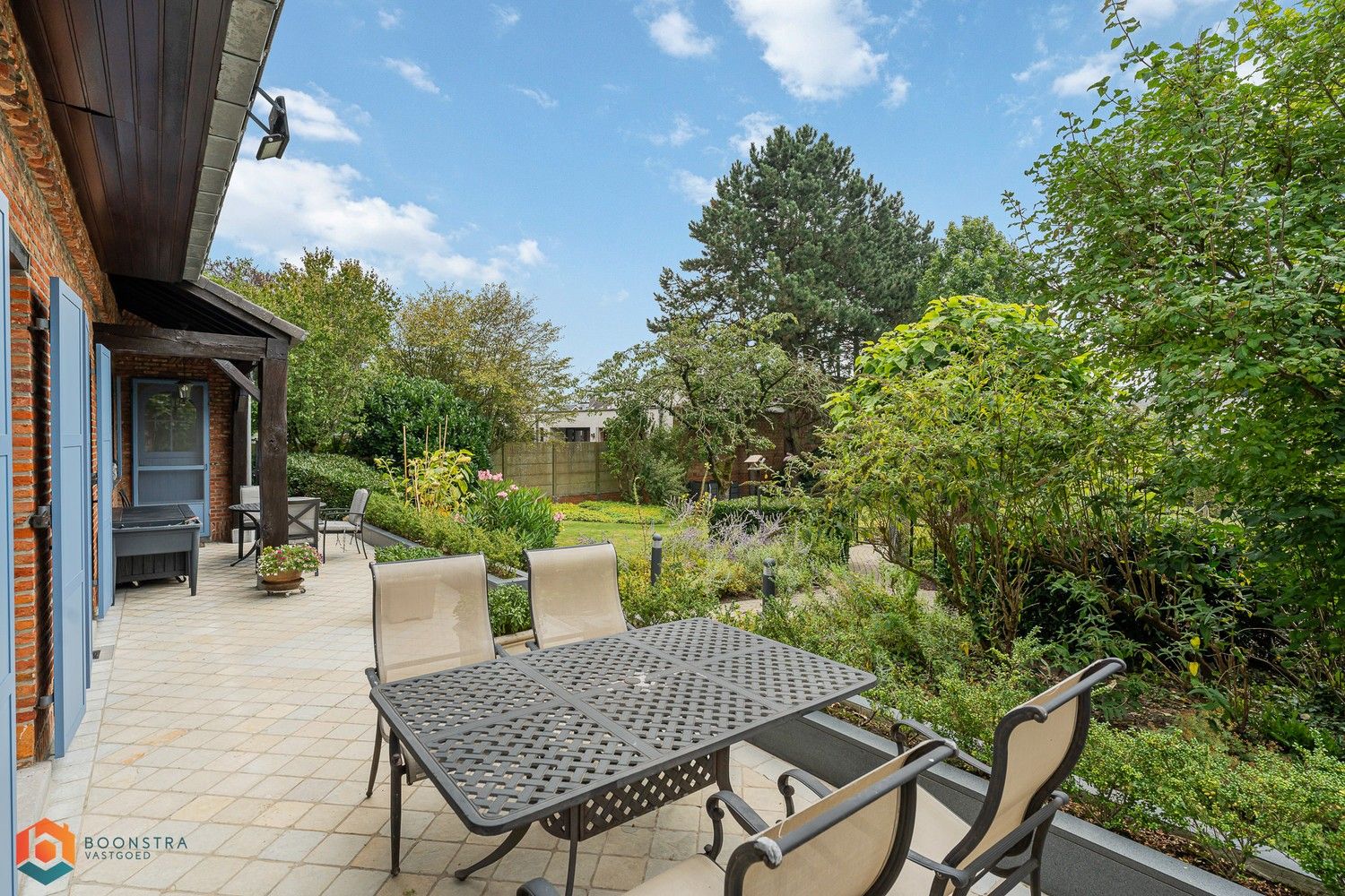 Villa met prachtige tuin en 3 slpkrs foto 10