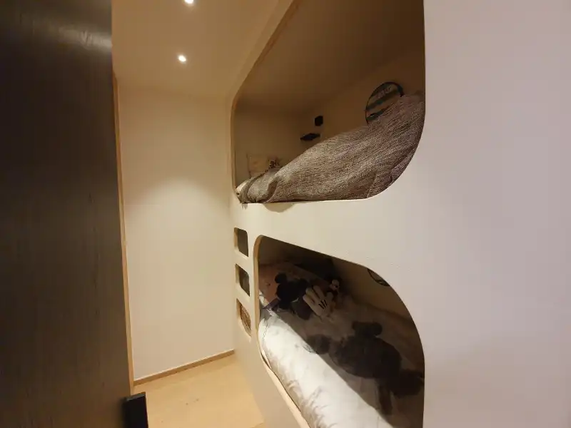 Luxueus gerenoveerd 3-slaapkamer appartement op de Zeedijk van Oostduinkerke te koop foto 9