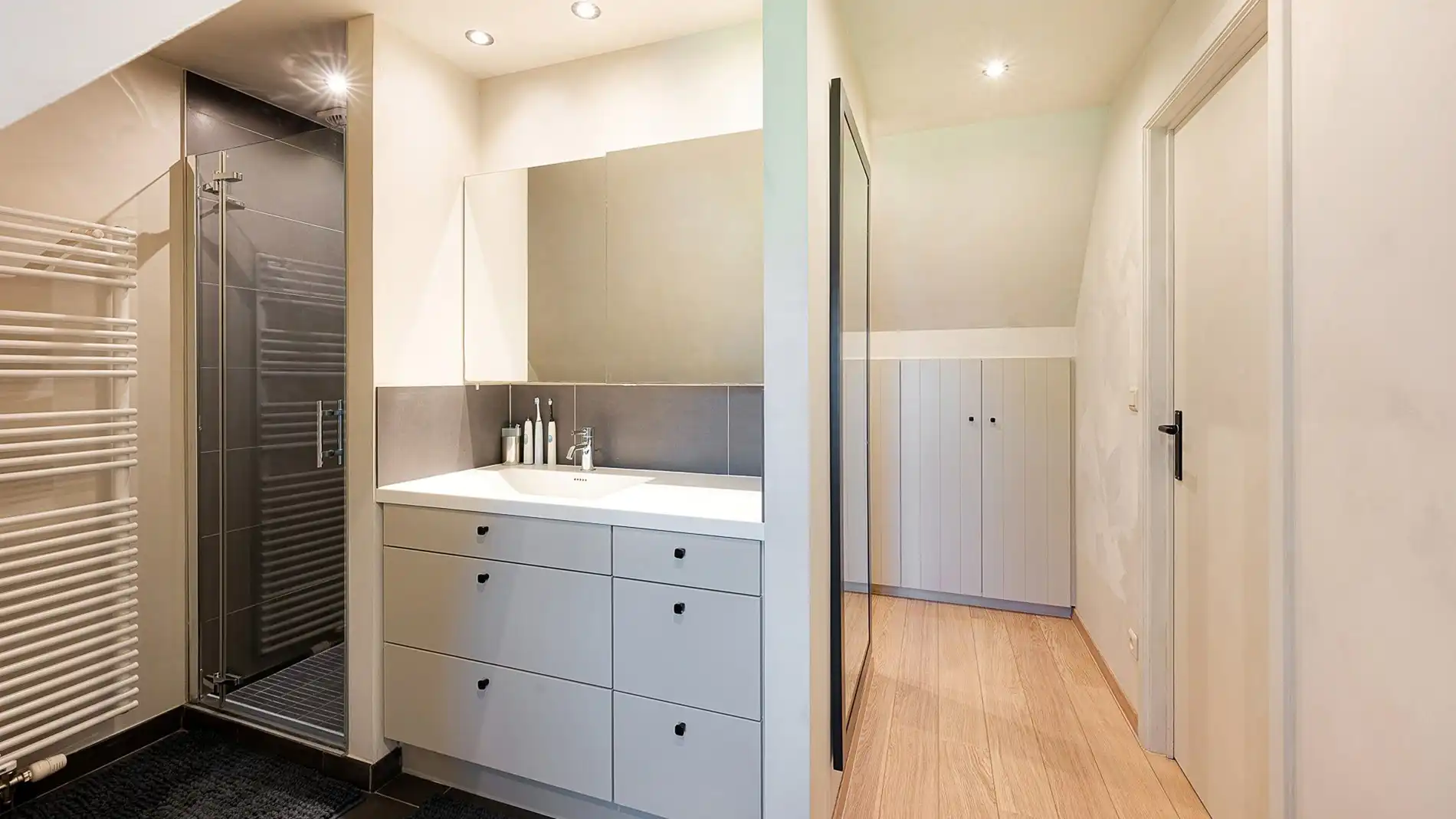 Vijf slaapkamers, groot volume in een alleenstaande villa te Knokke foto 17