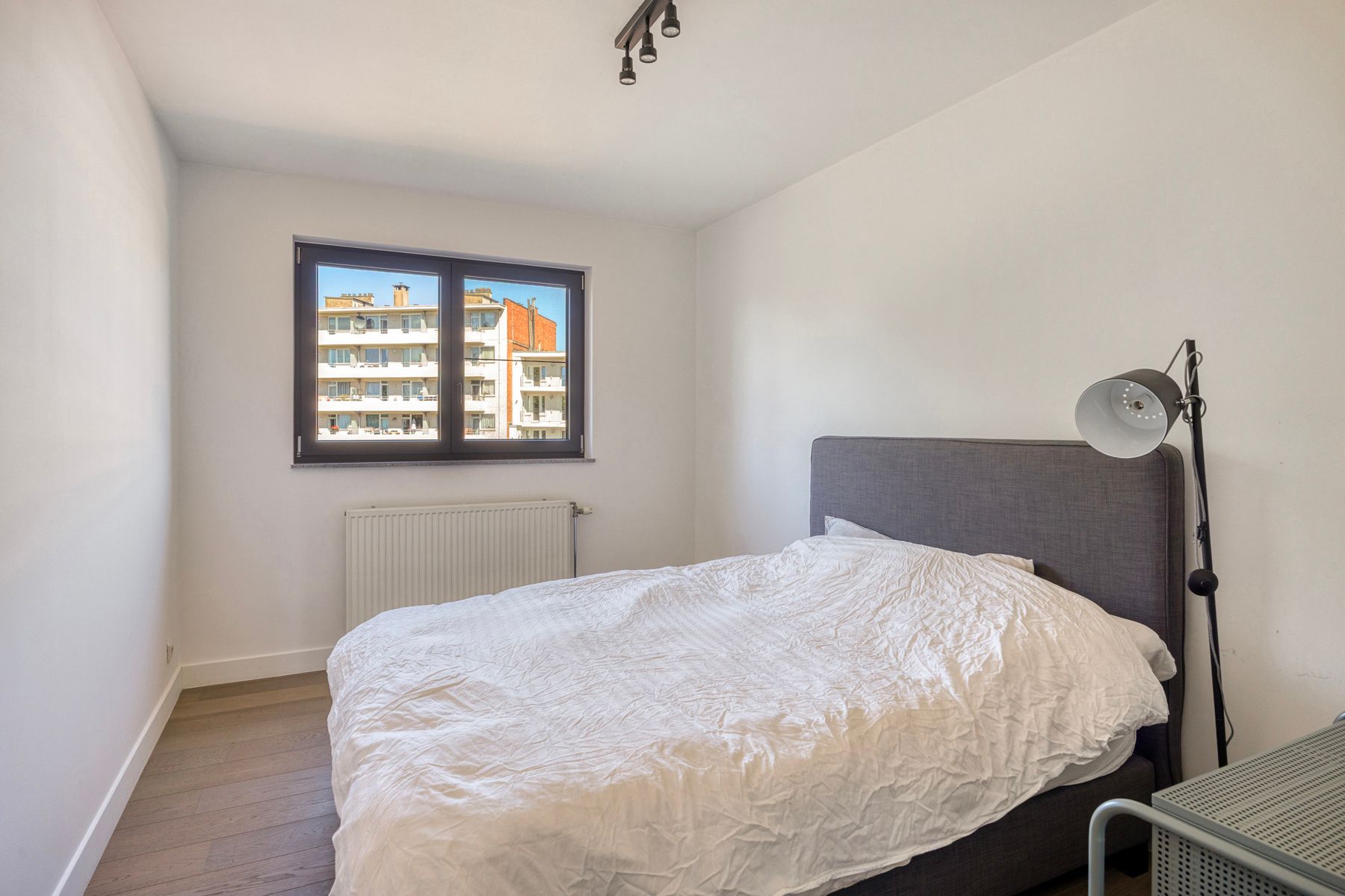 Instapklaar appartement met 2 slaapkamers, aangenaam terras foto 12
