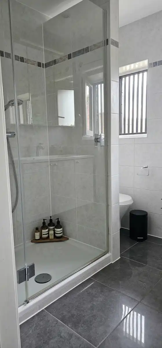Gerenoveerde woning met riante leefkeuken, 3 slaapkamers, garage en gezellige tuin in rustige buurt foto 12
