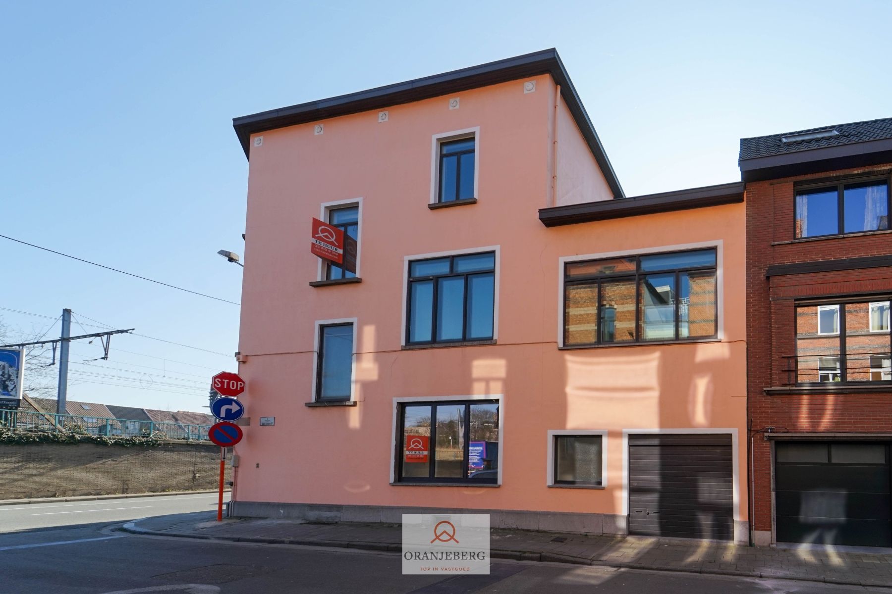 Ruime woning met garage te huur nabij Gent-Dampoort foto {{pictureIndex}}
