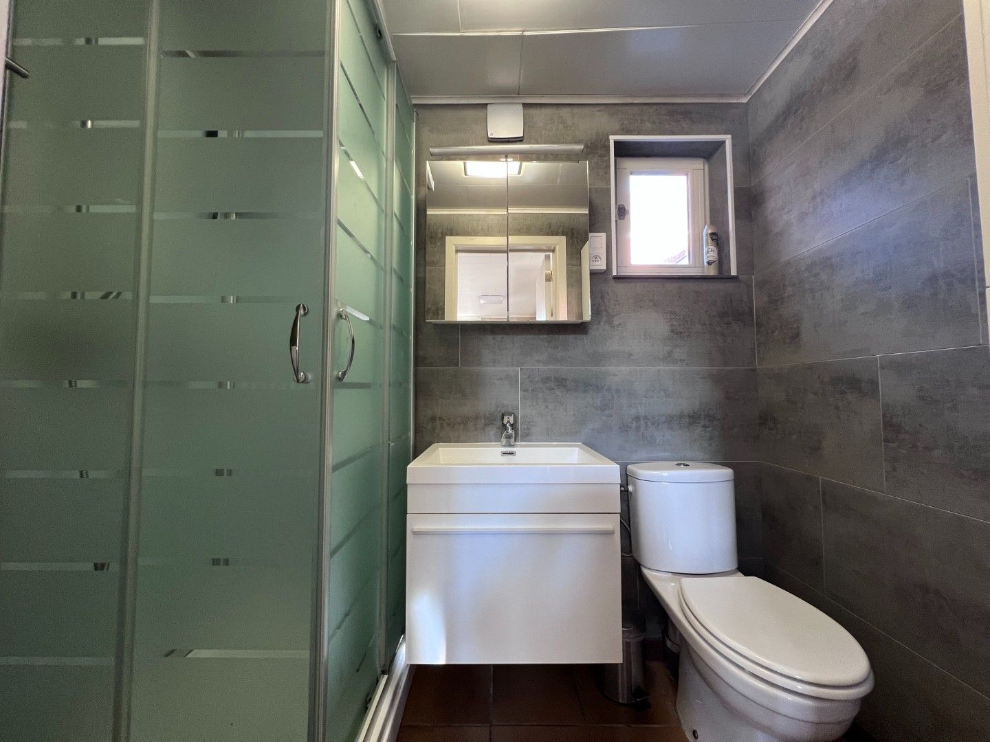 Charmante woning met drie slaapkamers te huur in Vinderhoute foto 8