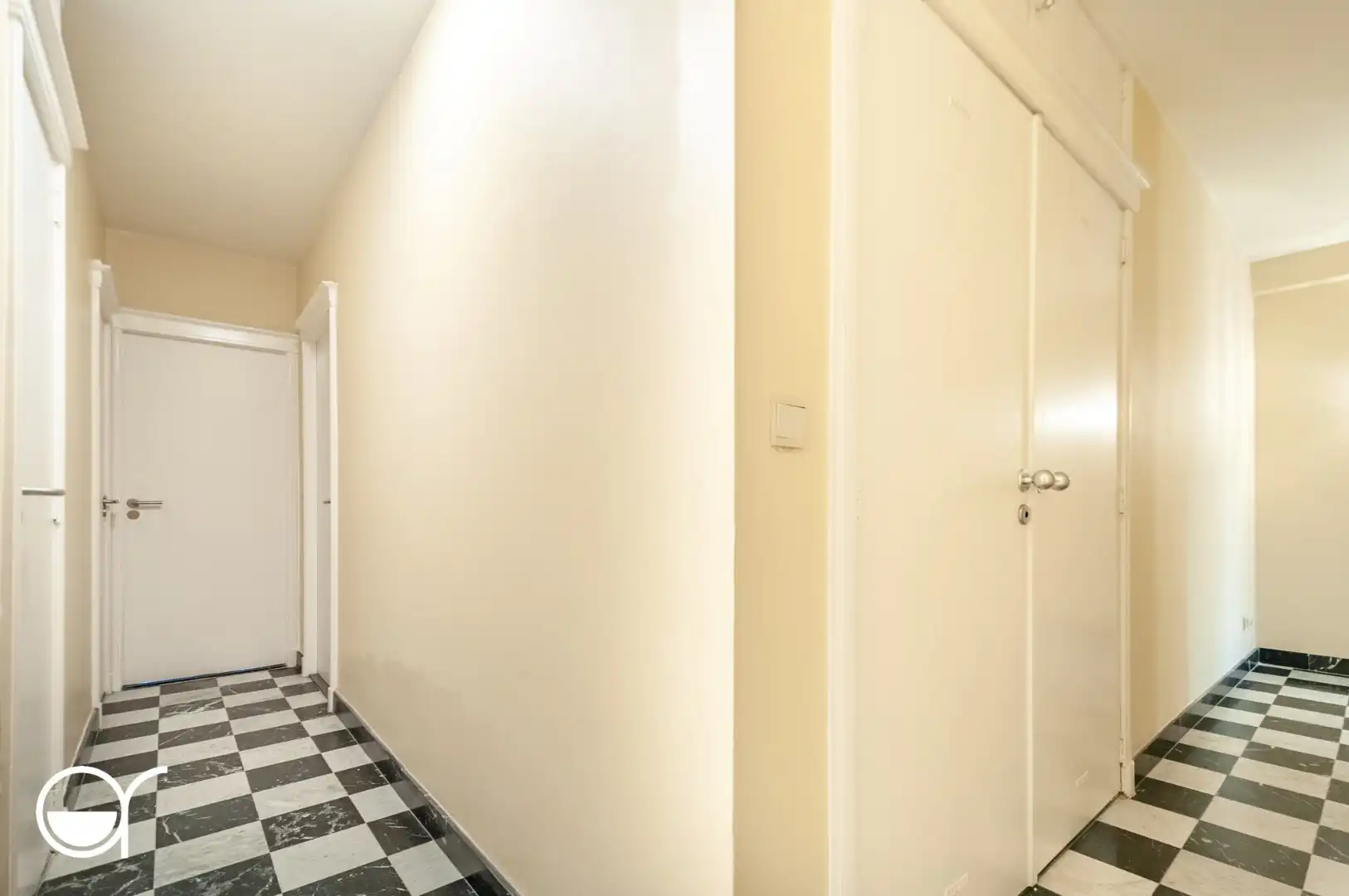 Charmant en lichtrijk 2-slaapkamerappartement aan het Zuidpark foto 13