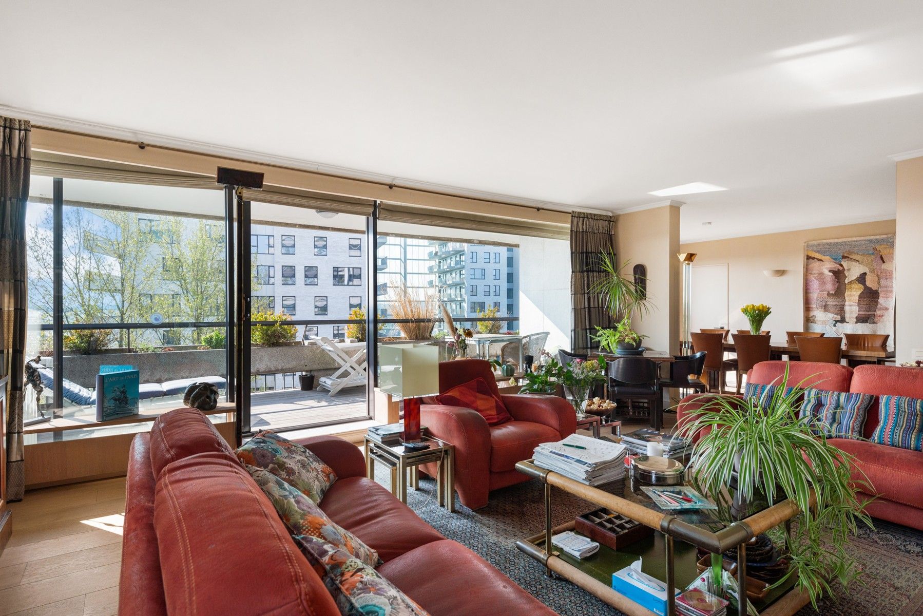 Luxueus en ruim instapklaar appartement van 197m² + 32m² Z-terras foto 1