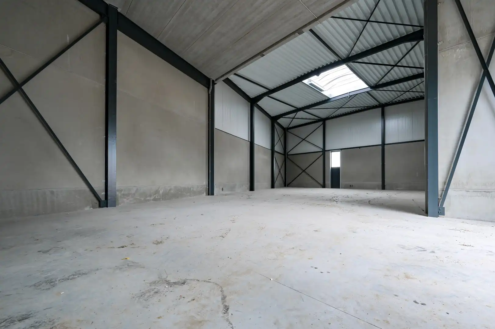 Casco KMO-unit met kantoor, autostaanplaats op toplocatie foto 8