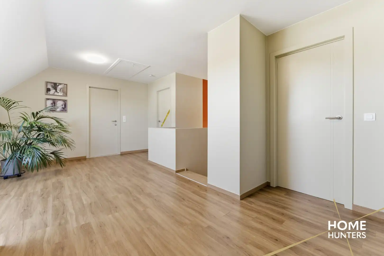 luxe villa met 4 slaapkamers, ruime tuin en een dubbele garage op een rustige locatie te Ieper foto 16