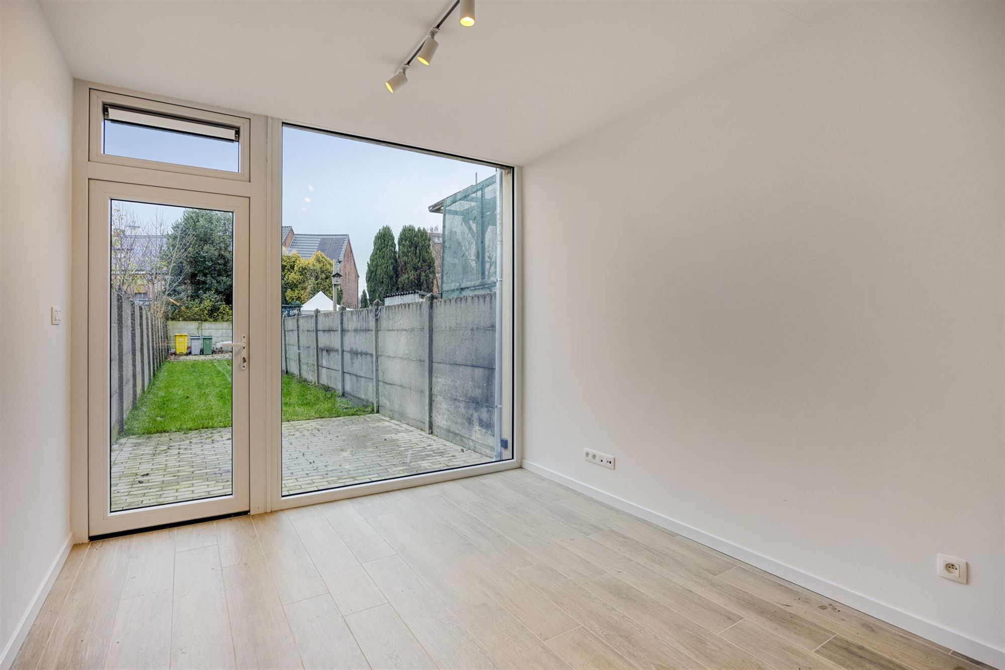 uniek gerenoveerde stadswoning met 4 slks en tuin foto 12