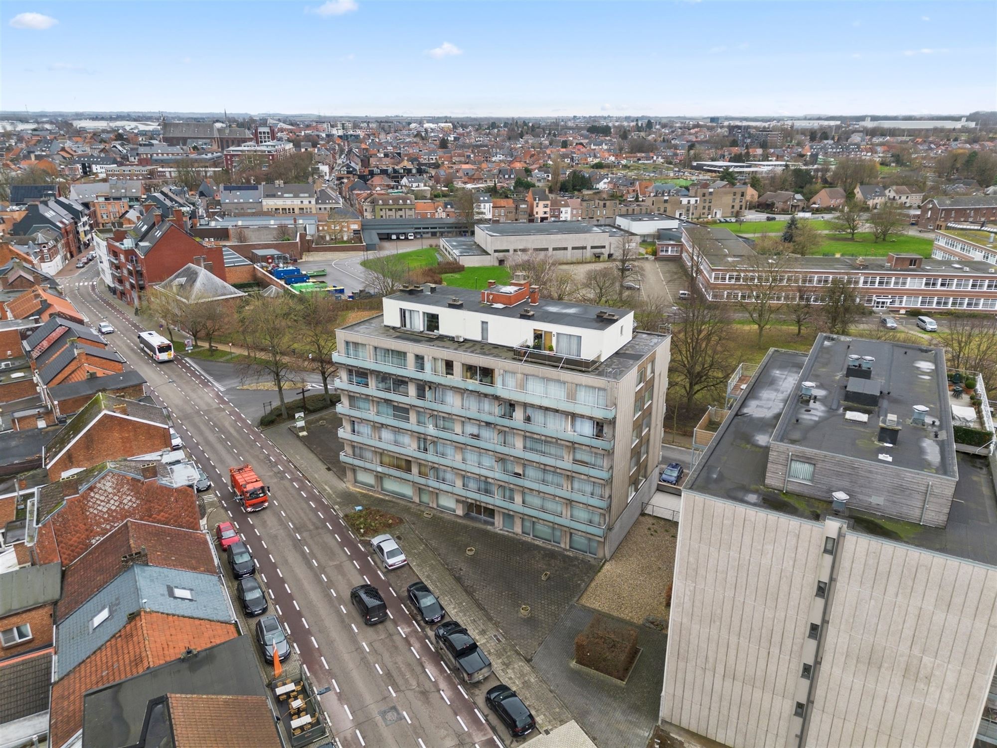 RUIME KANTOORRUIMTE VLAKBIJ HET CENTRUM VAN SINT-TRUIDEN  foto 5