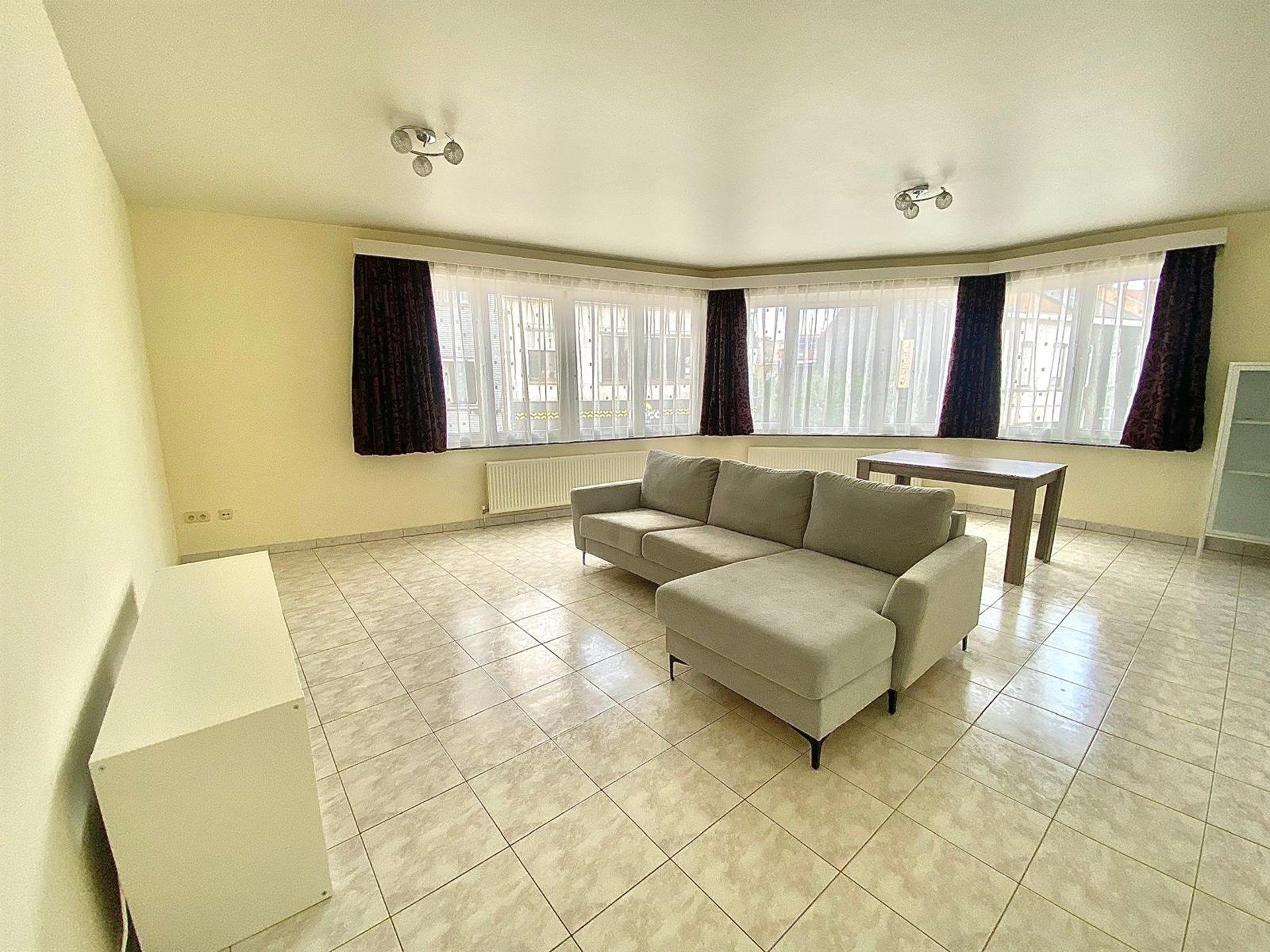 Appartement met één slaapkamer en terras te Aalst foto 2