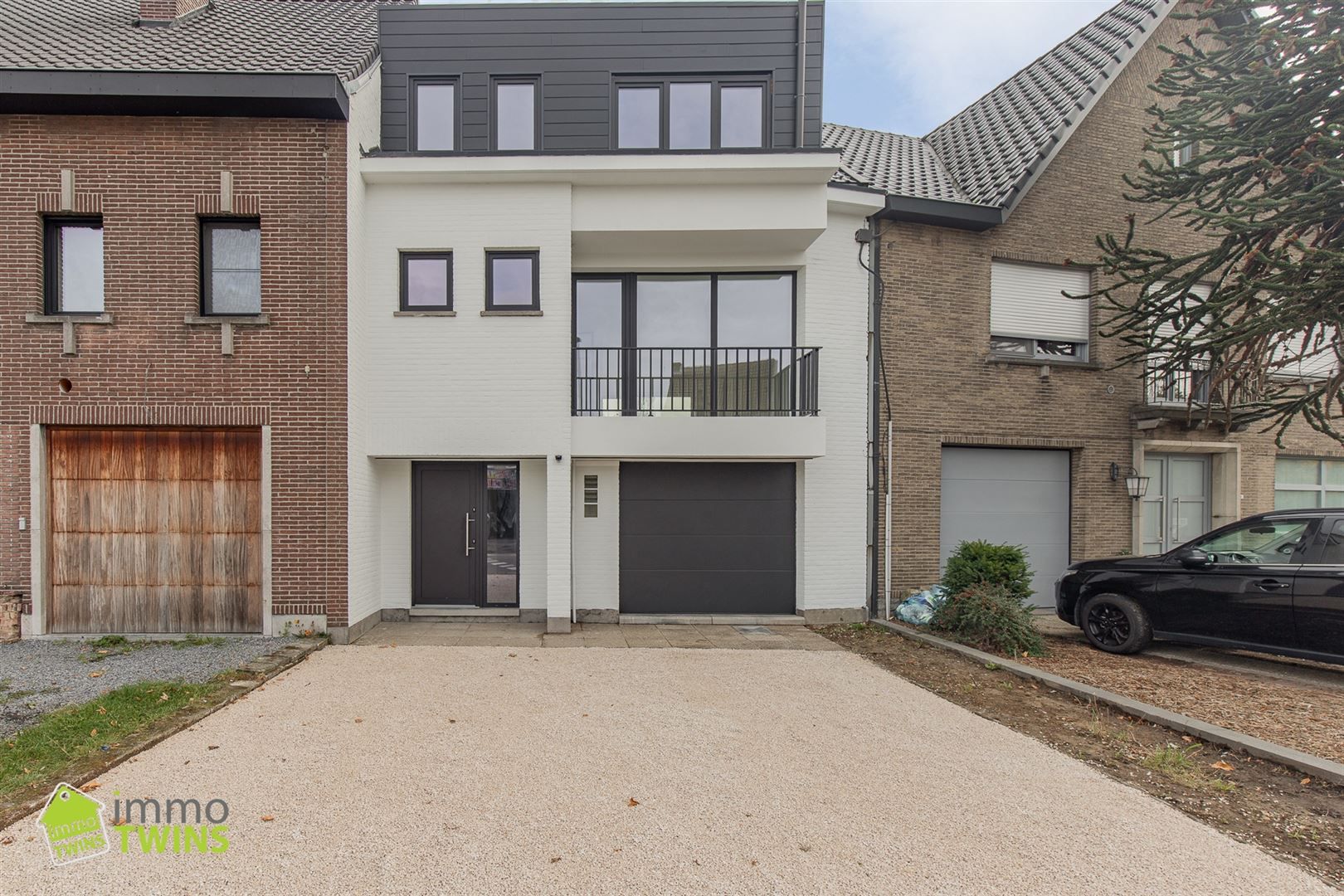 Ruime gerenoveerde bel-etagewoning te Oudegem foto {{pictureIndex}}