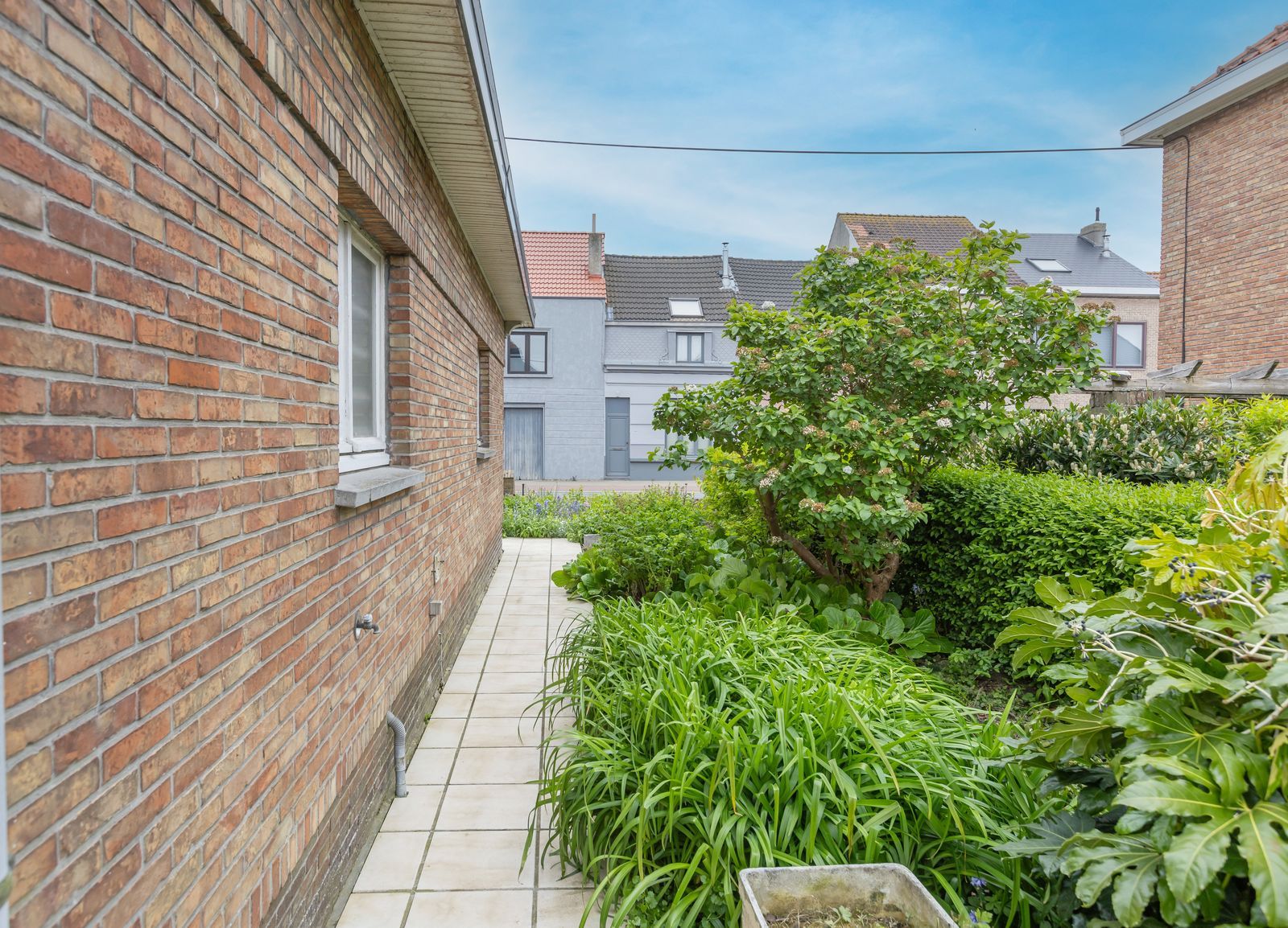 Verzorgde woning met 3 slpk en een grote zonnige tuin foto 16