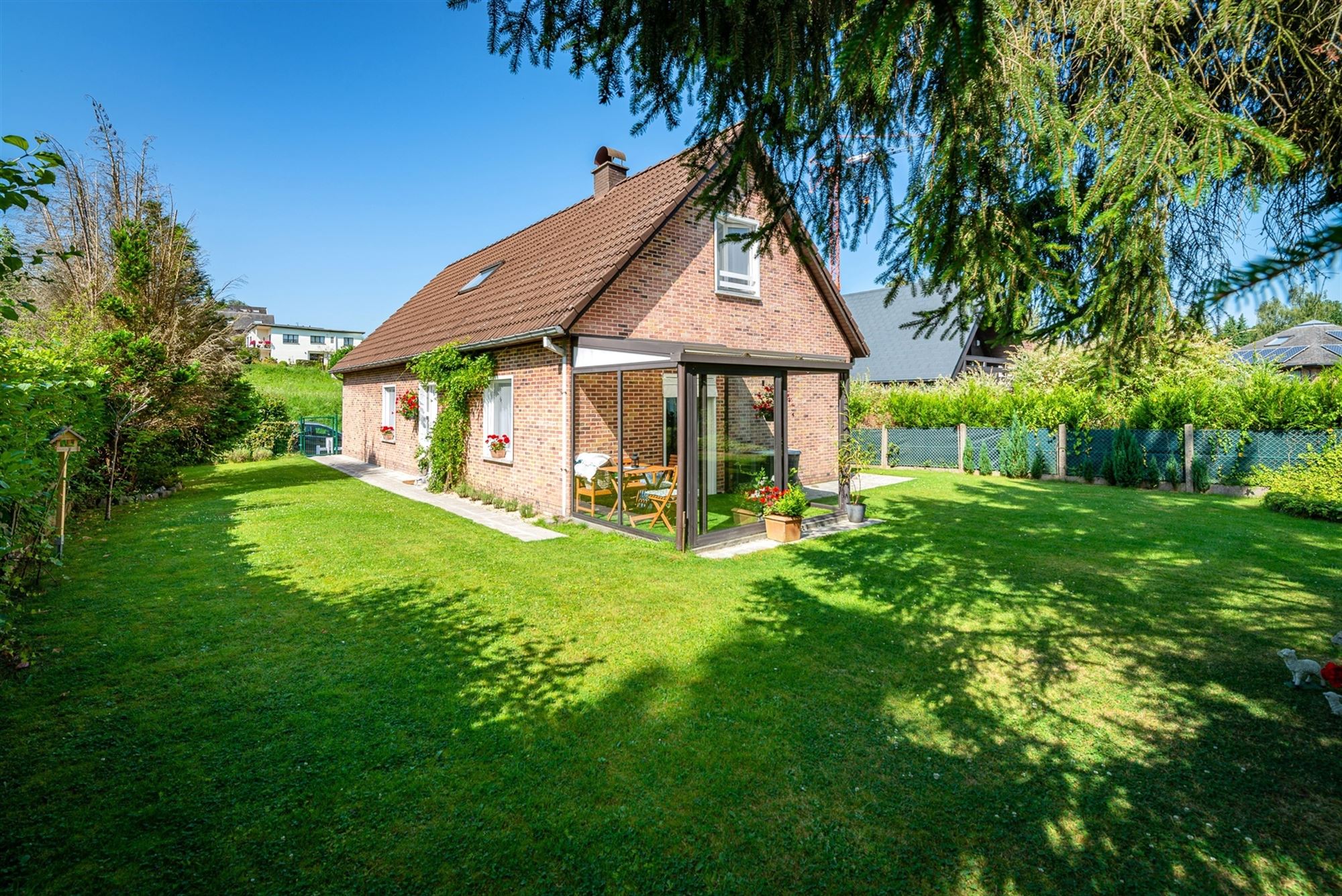 Volledig gerenoveerde woning op een ruim perceel van 6a84ca foto 1