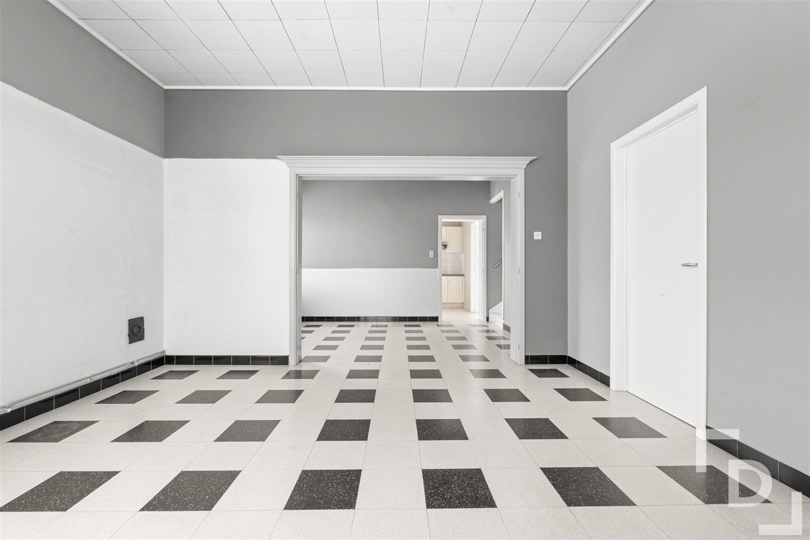 Vrijstaande woning op ruim perceel te koop te Vlamertinge. foto 5