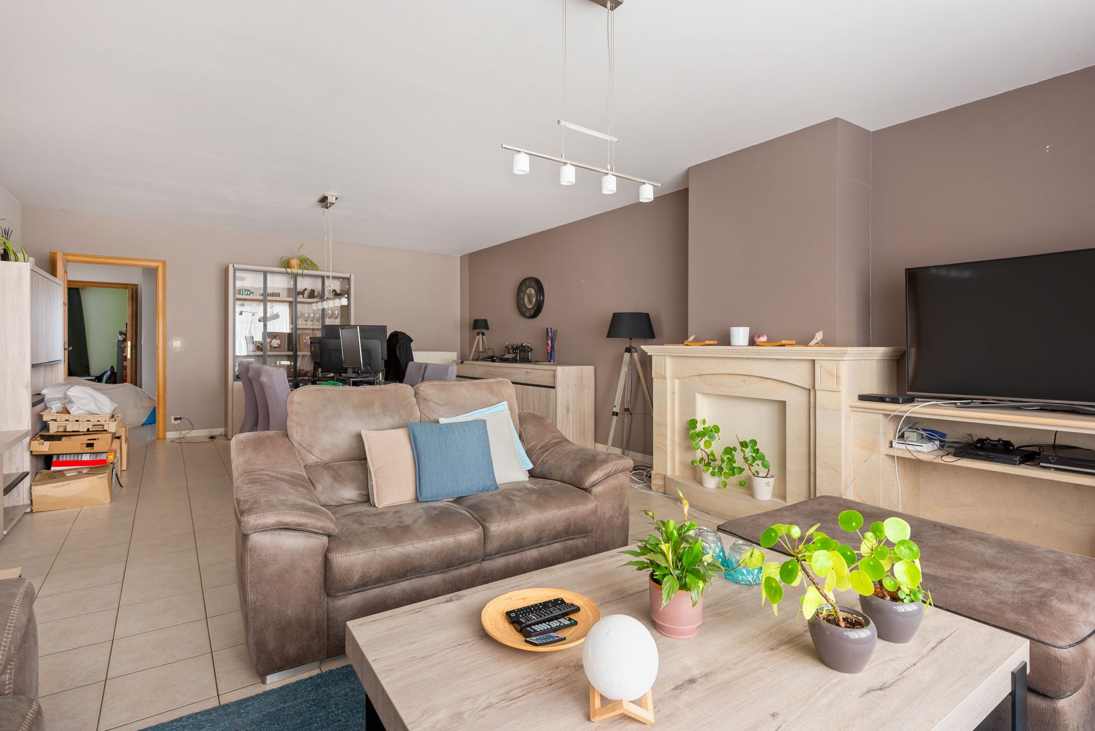 Ruim appartement met 2 slaapkamers, terras én garage in hartje Wommelgem! foto {{pictureIndex}}