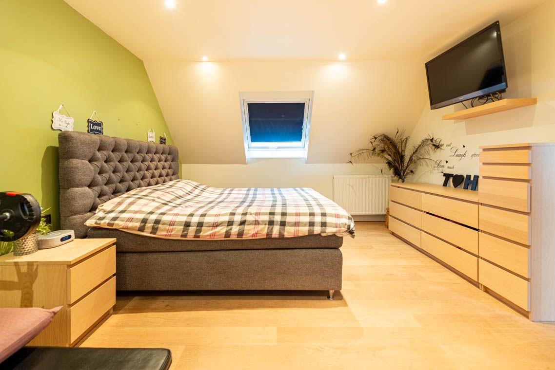 Energiezuinige woning met zonnepanelen, 3 grote slaapkamers, mooie tuin met bergplaats, zalig uitzicht foto 26