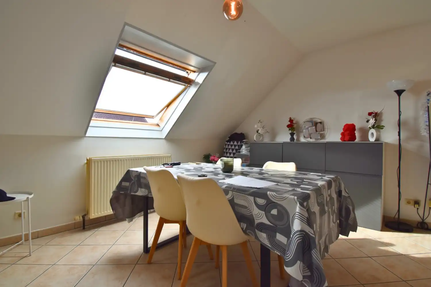 Lichtrijk éénslaapkamer appartement te huur foto 4