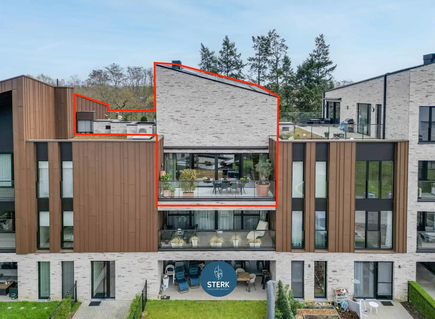 EXCLUSIEF PENTHOUSE OP EEN TOPLOCATIE TE EISDEN-MAASMECHELEN !  foto {{pictureIndex}}