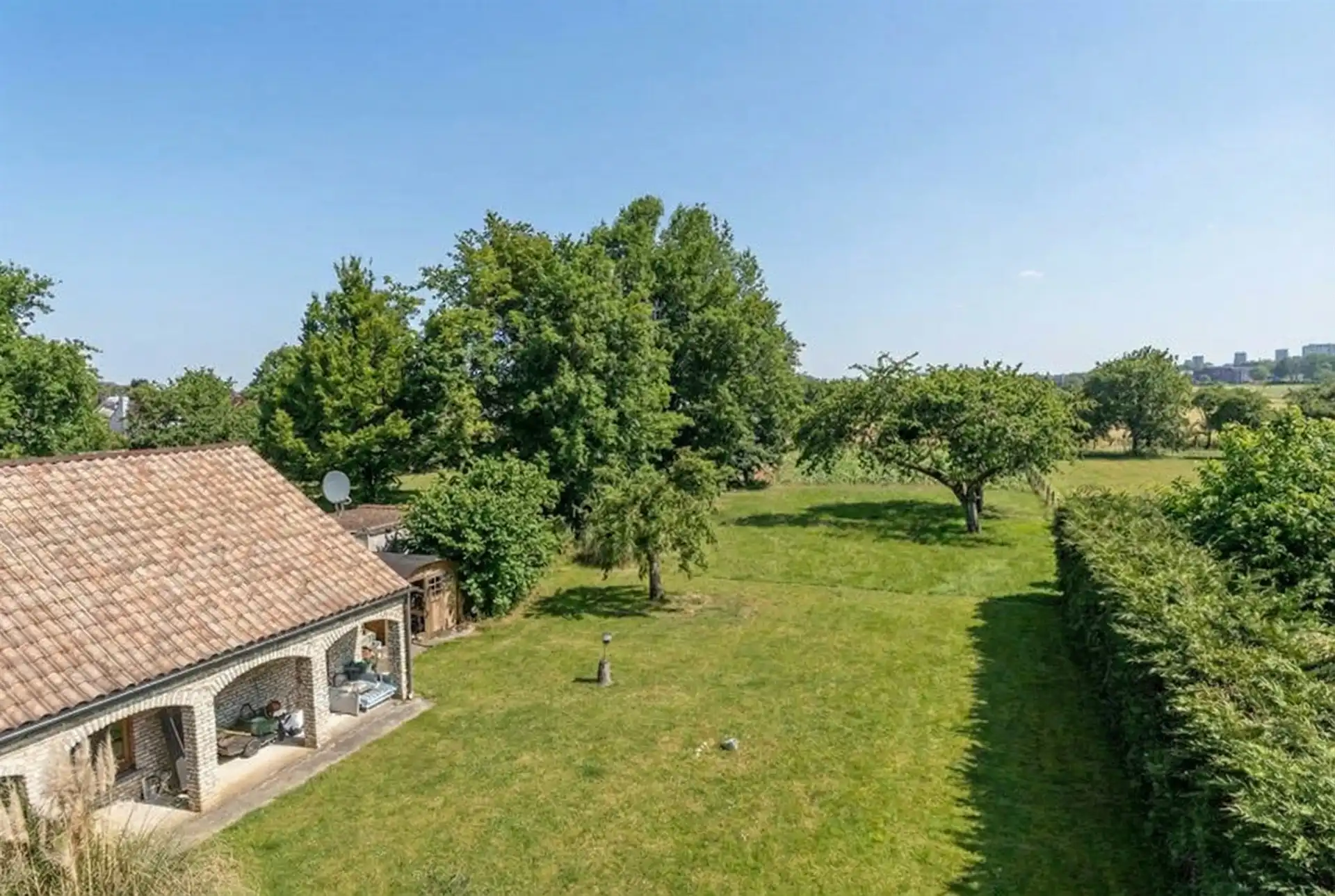 Instapklare villa met 4 slaapkamers, grote tuin en absolute privacy foto 3
