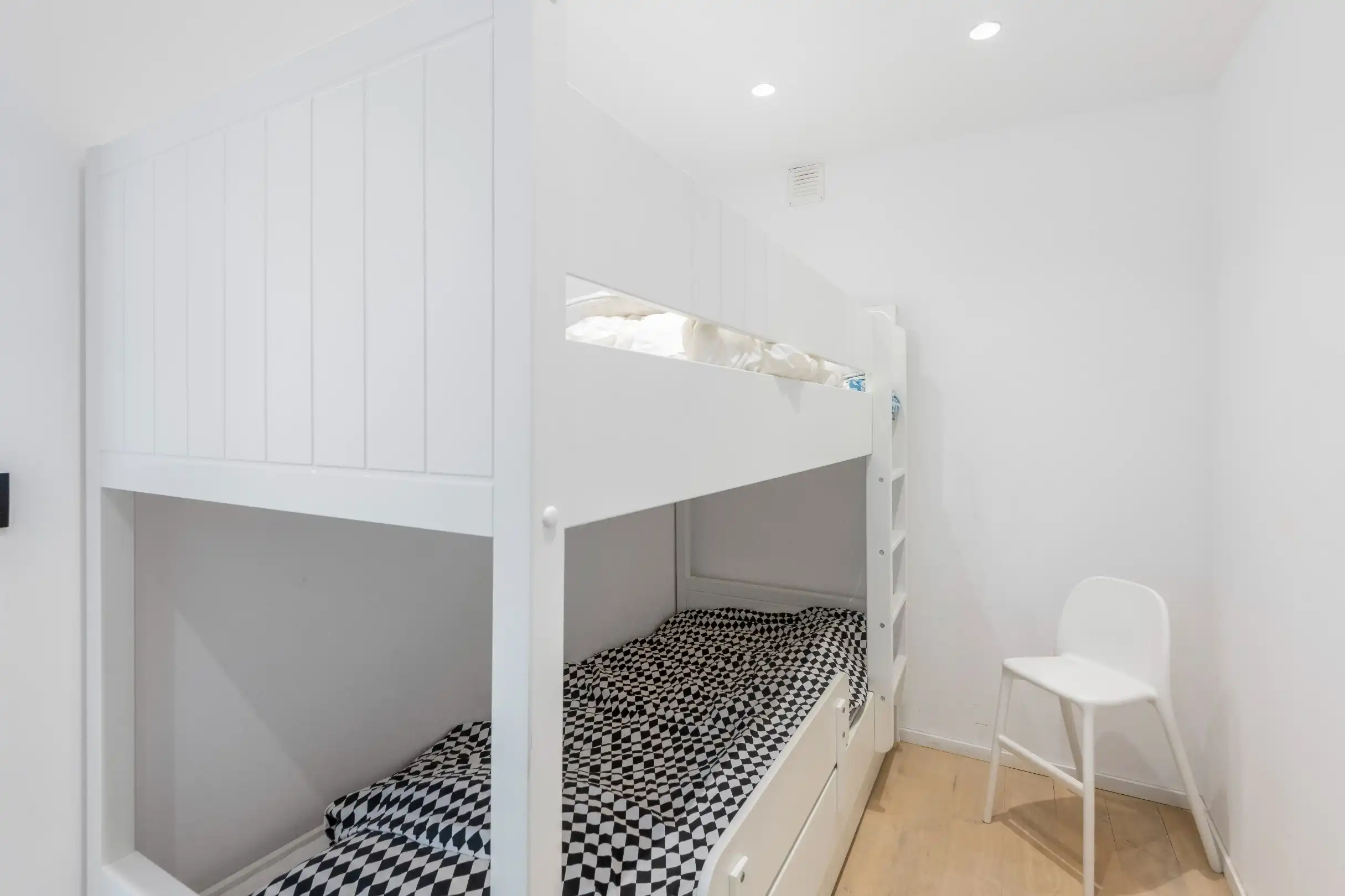 Instapklaar appartement vlakbij strand en het Lichttorenplein.  foto 10