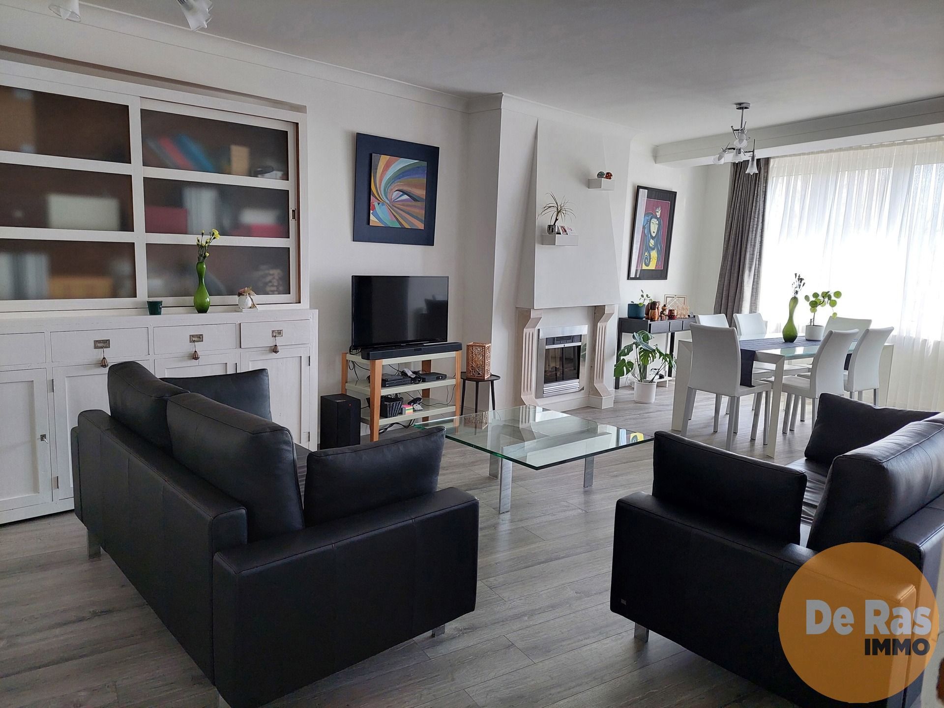 GENT - Instapklaar 4 slaapkamer appartement op 1ste verdiep foto {{pictureIndex}}
