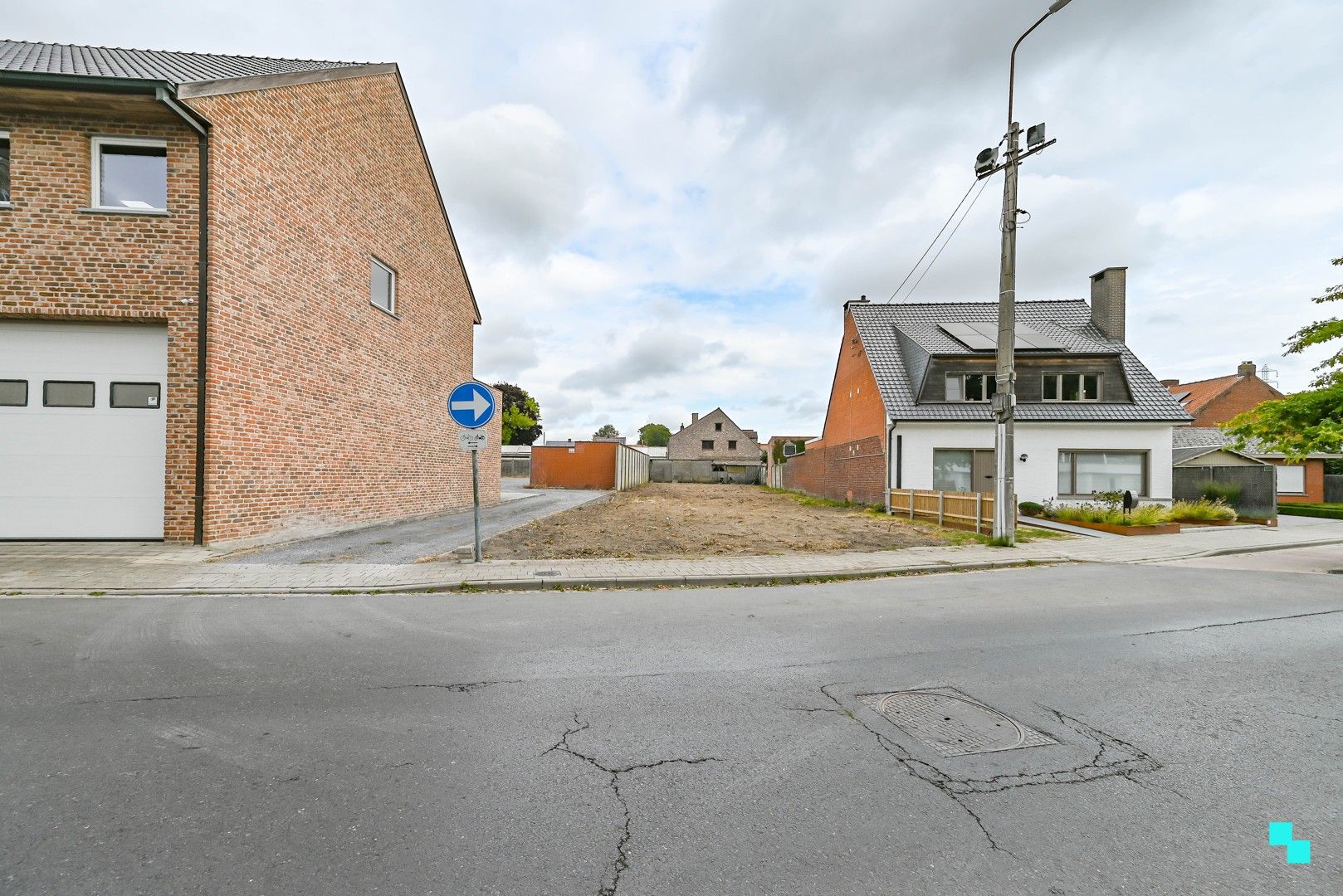 Bouwgrond zonder bouwverplichting van 551 m² voor halfopen bebouwing te Emelgem foto 3