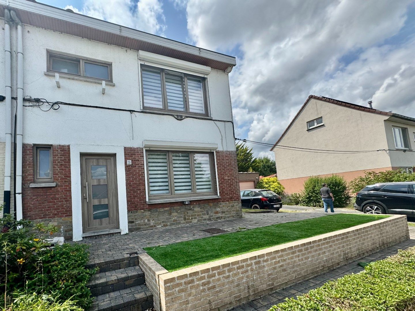 Te koop halfopen woning met garage foto {{pictureIndex}}