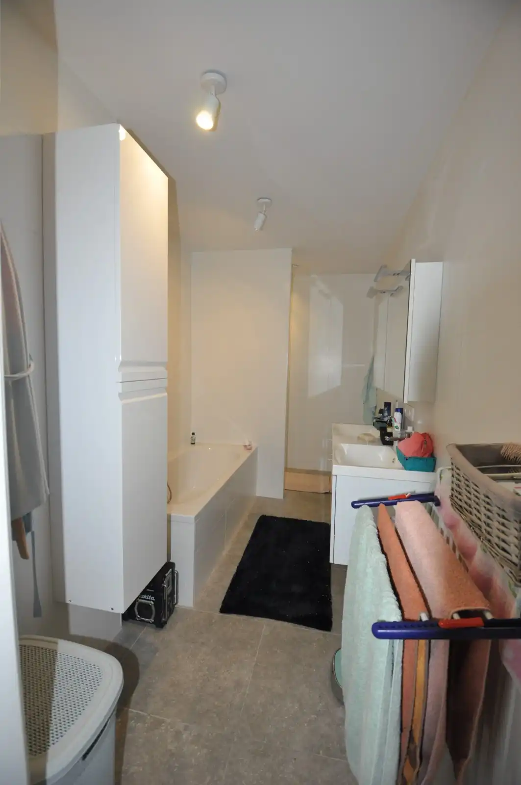 Stijlvol appartement met private autostaanplaats foto 13