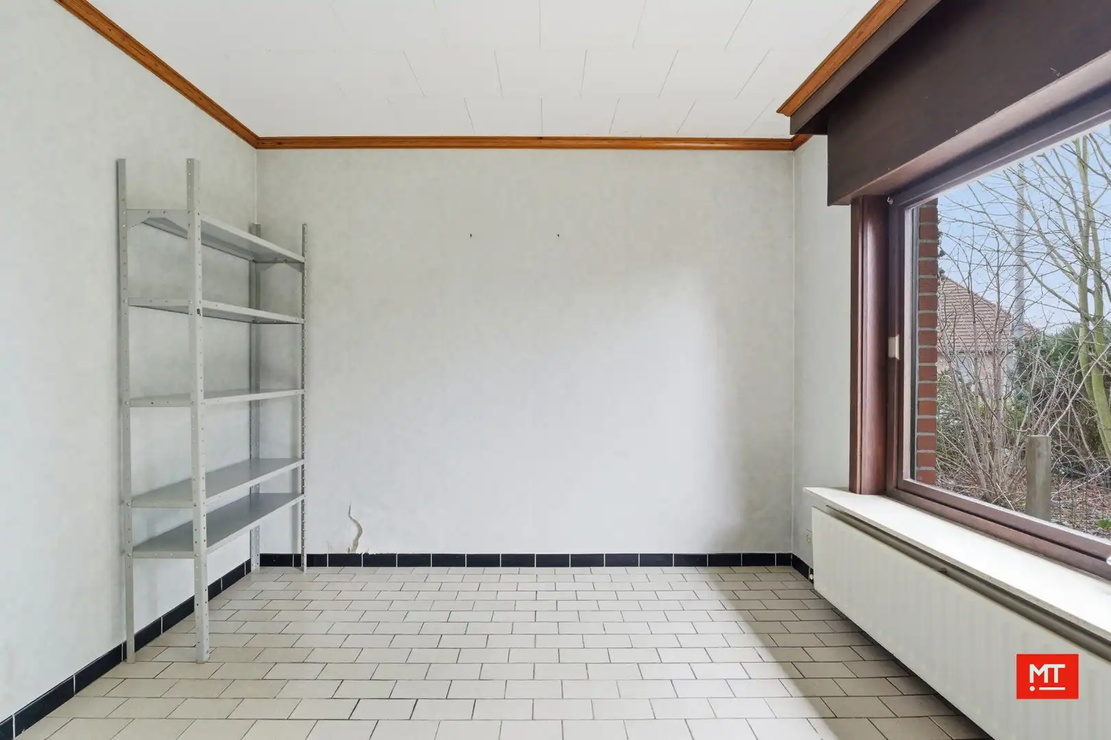 Ruime alleenstaande woning te koop op een rustige locatie te Beselare foto 8