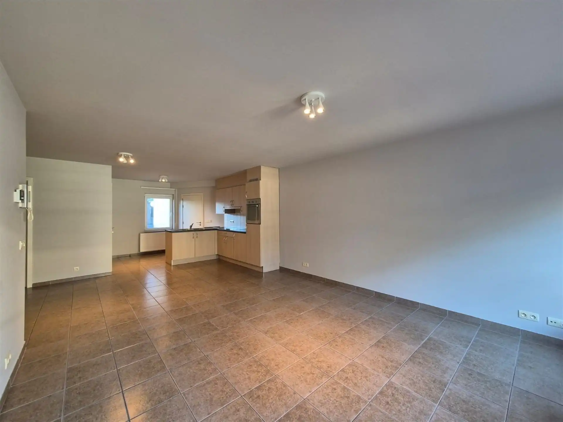 Centraal gelegen 2-slaapkamer appartement.   foto 7