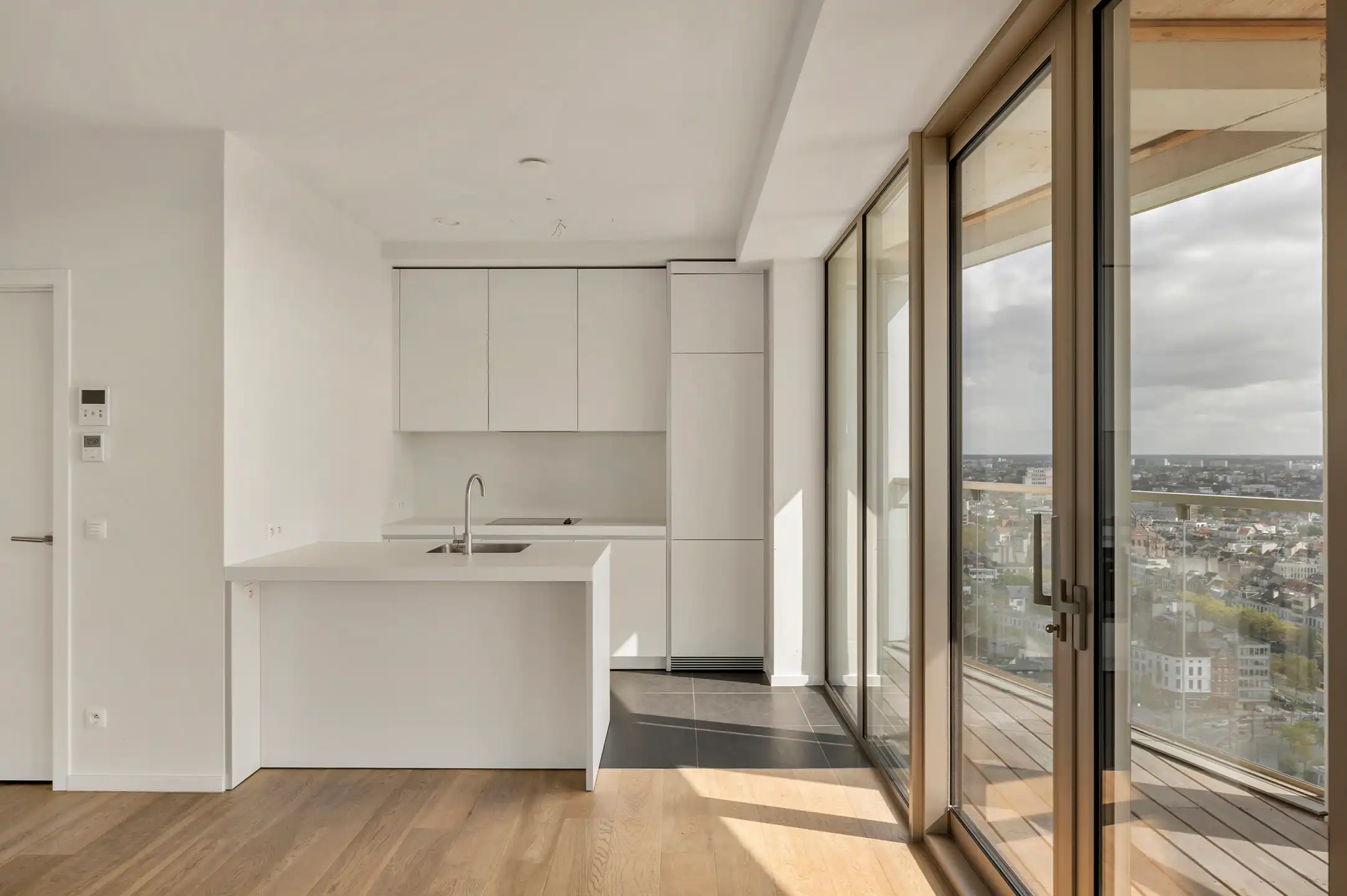 Uitzonderlijk hoekappartement op de 23ste verdieping met zicht over de skyline van Antwerpen.&nbsp; foto 10