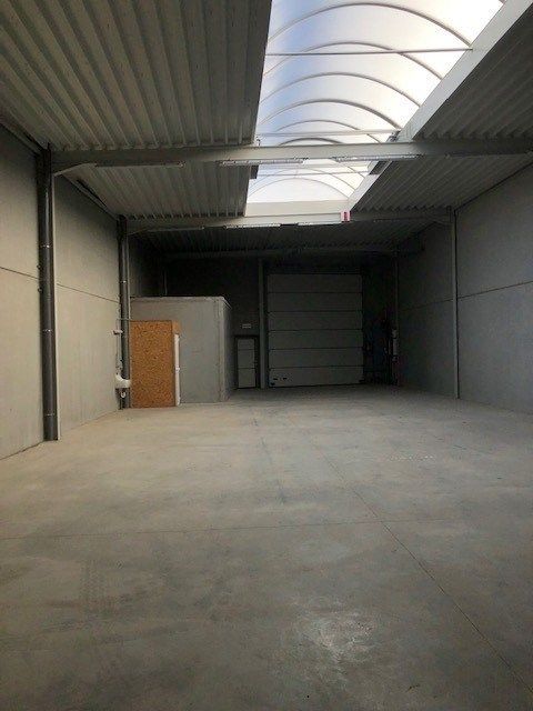 Recent magazijn (240 m²) te Oeselgem foto 3