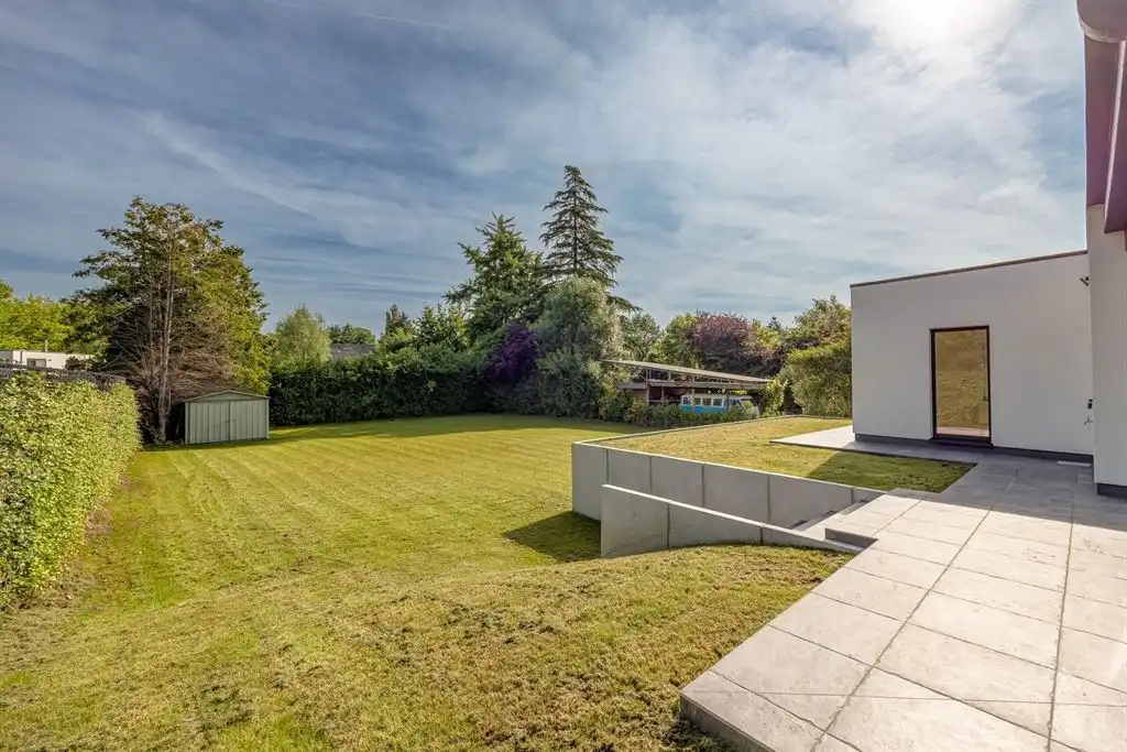 Stijlvol gerenoveerde villa met ruime tuin foto 7