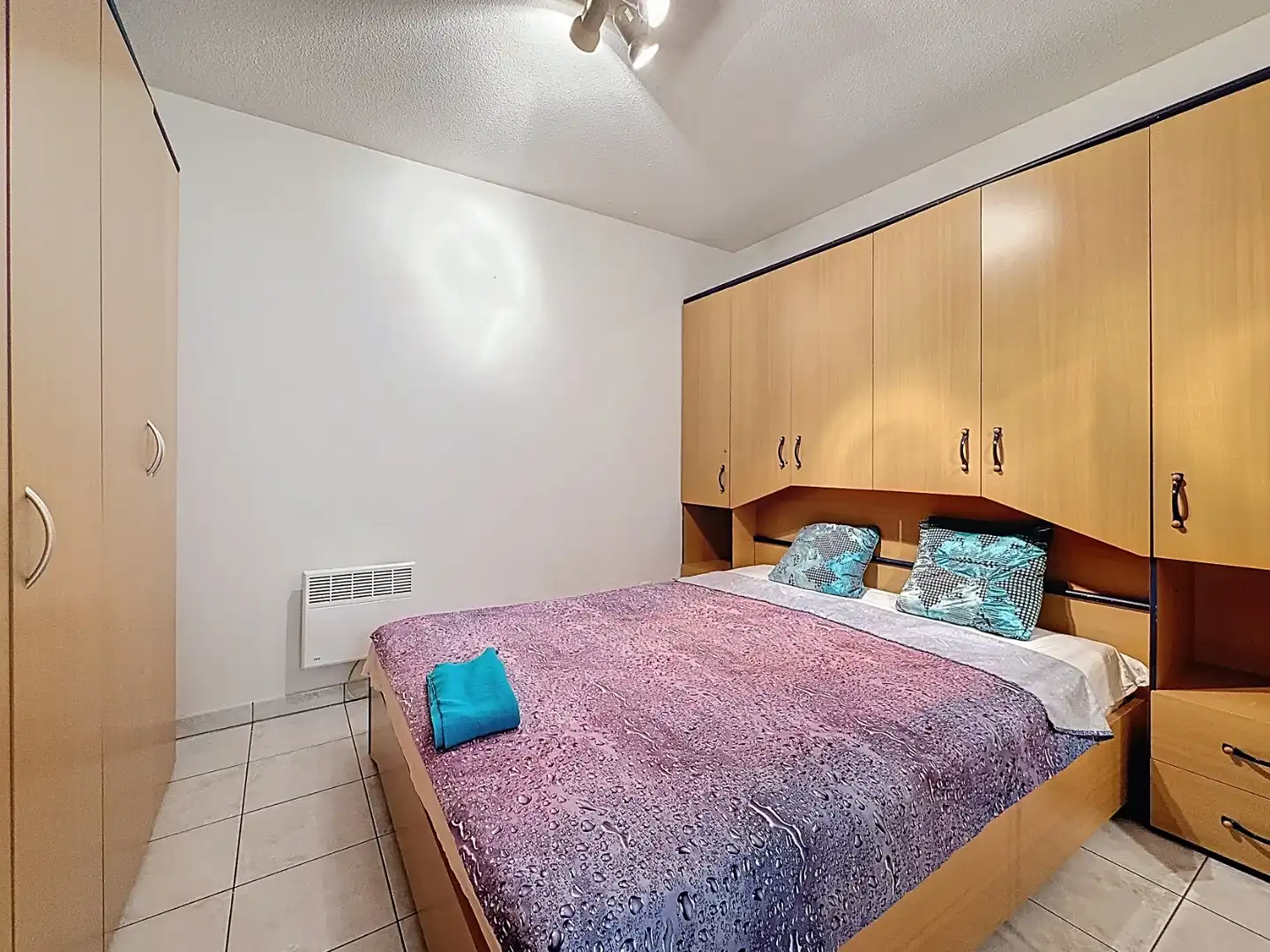 Ruime studio met aparte slaaphoek foto 10