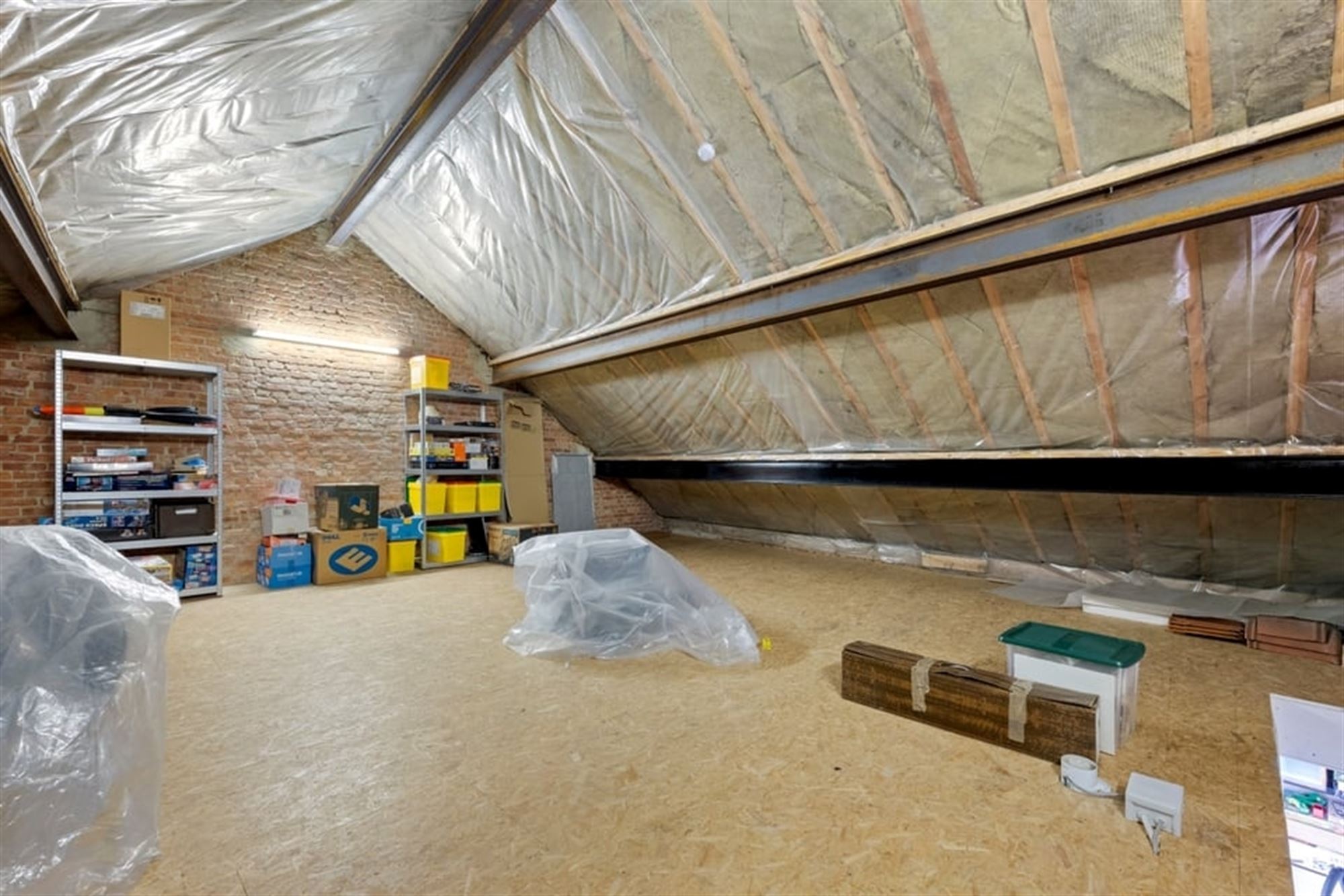 VERRASSEND RUIME GEZINSWONING MET GARAGE IN HEERS  foto 29