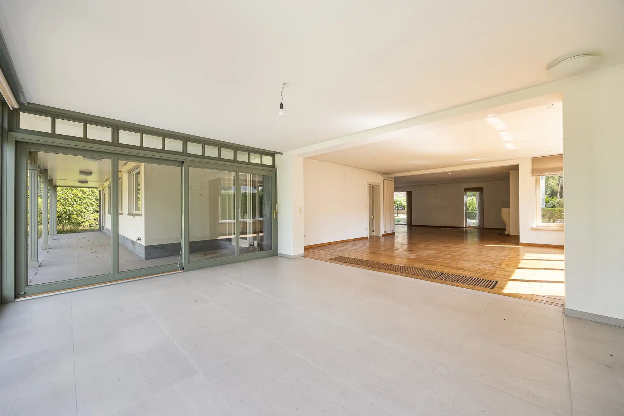 Ruime villa met 2 (mog. 3) slaapkamers op 2.030 m² op het ZW foto 14