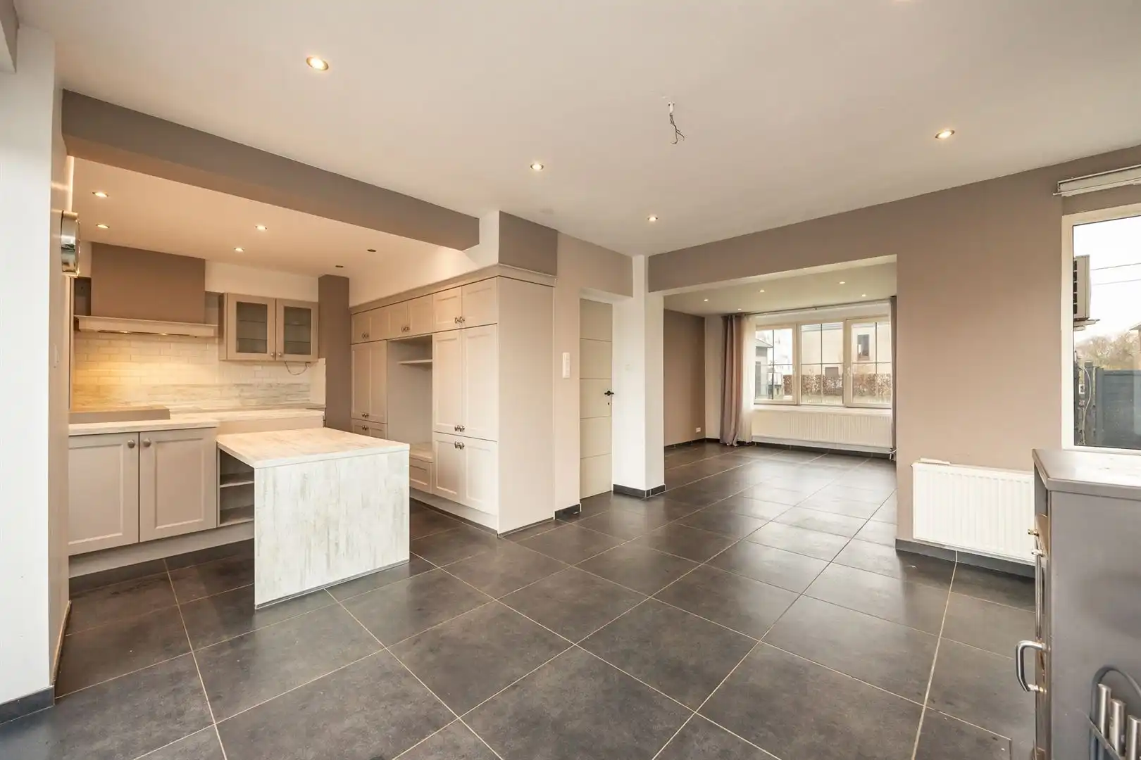 Een ruime halfopenbebouwing op 2000m2 foto 4