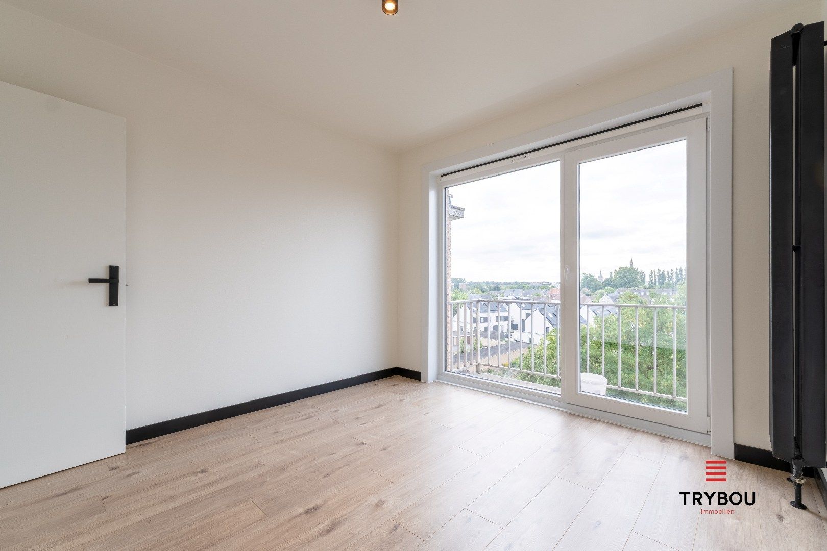 Volledig gerenoveerd 2-slaapkamerappartement te huur – rand centrum Ieper foto 16