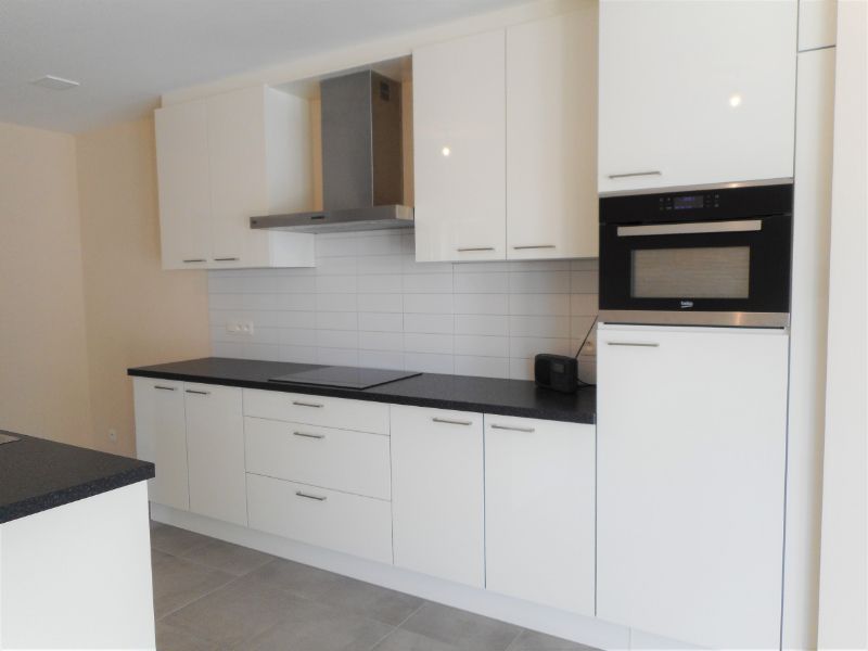 Instapklaar duplexappartement met 2 ruime slpks,  ruim terras (18m²), ondergrondse autostpl + kelder foto 8