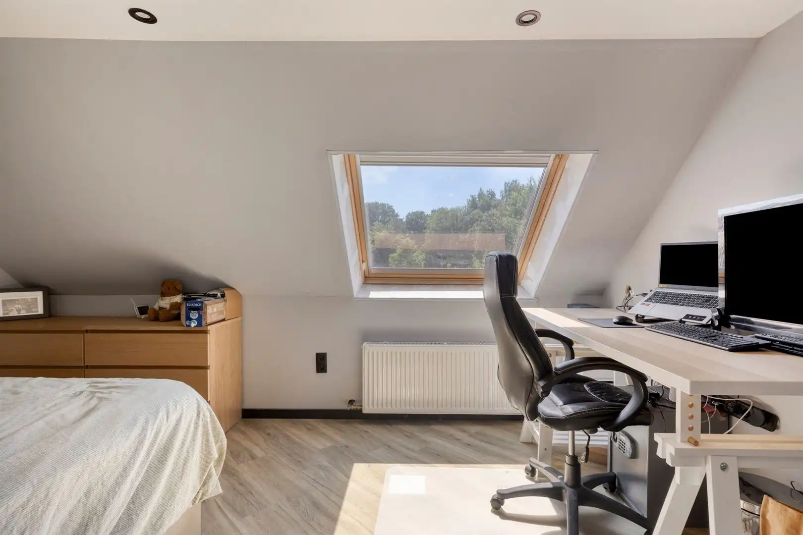 HOB met 3 slaapkamers, veel ruimte en licht, een dieplopende tuin en veel potentieel foto 17