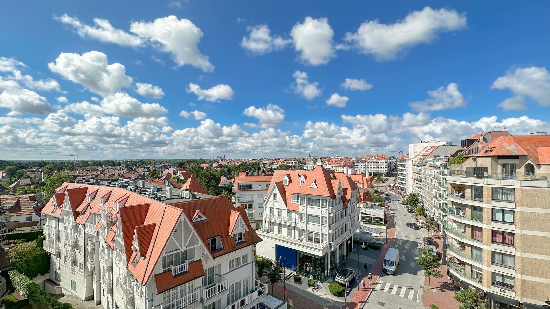 Prachtig appartement in hartje Zoute met gevelbreedte van bijna 9 m en unieke zonneterrassen vlakbij het Albertplein. foto 7